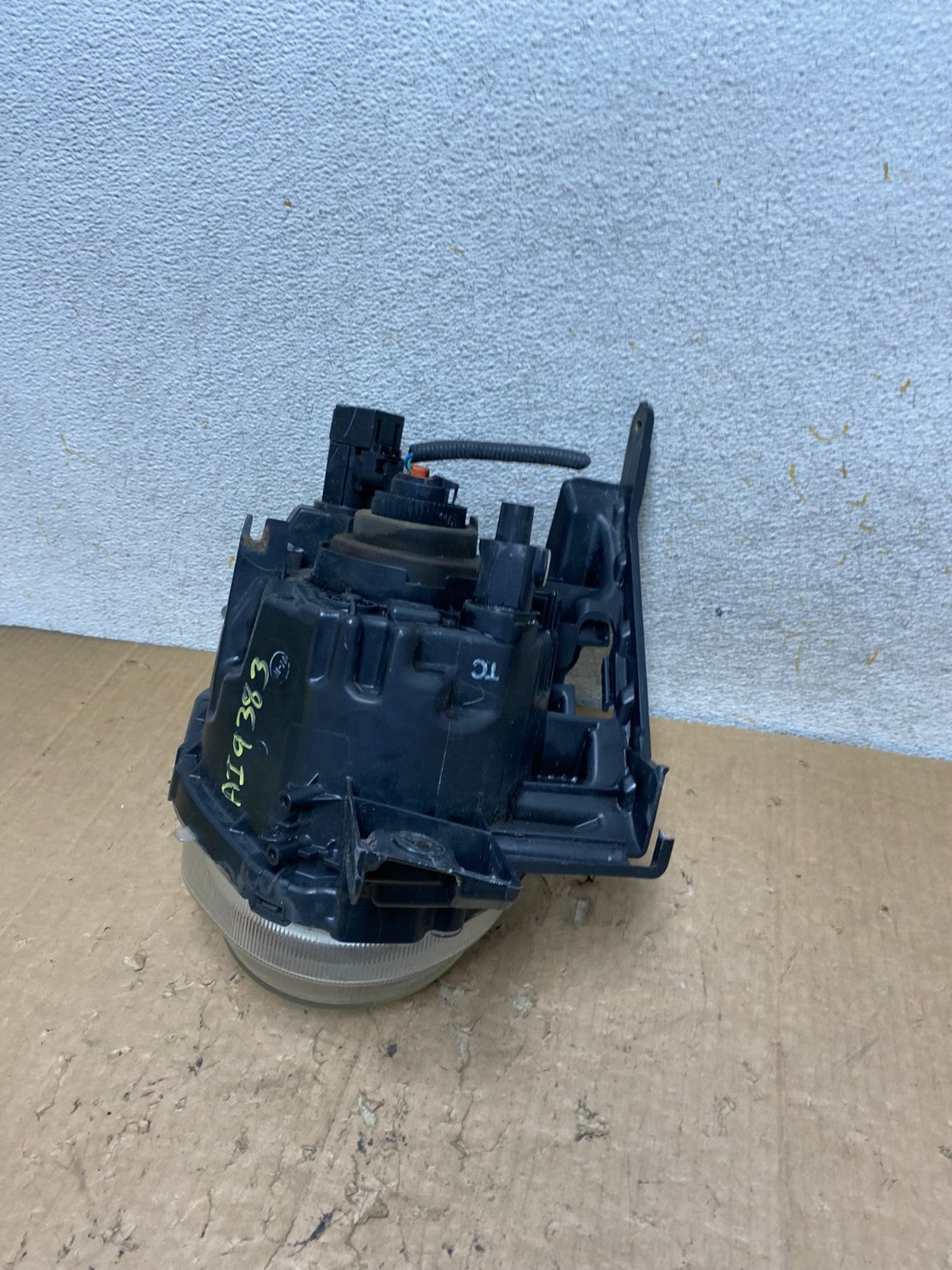 2011 to 2014 Nisan Juke Left Driver LH Side Headlight AI9383 LK6