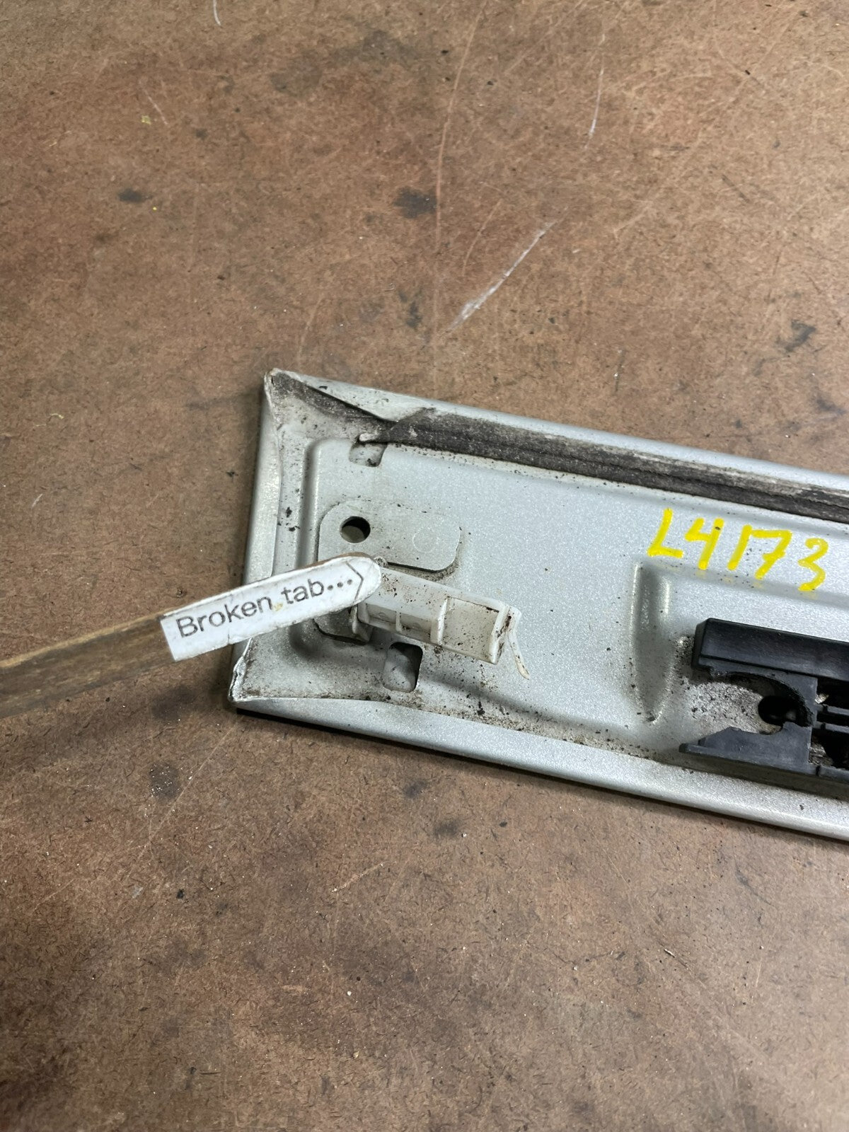 2005-2010 Honda Odyssey Left Driver Rail Cover Quarter Trim Molding L4173 DG11