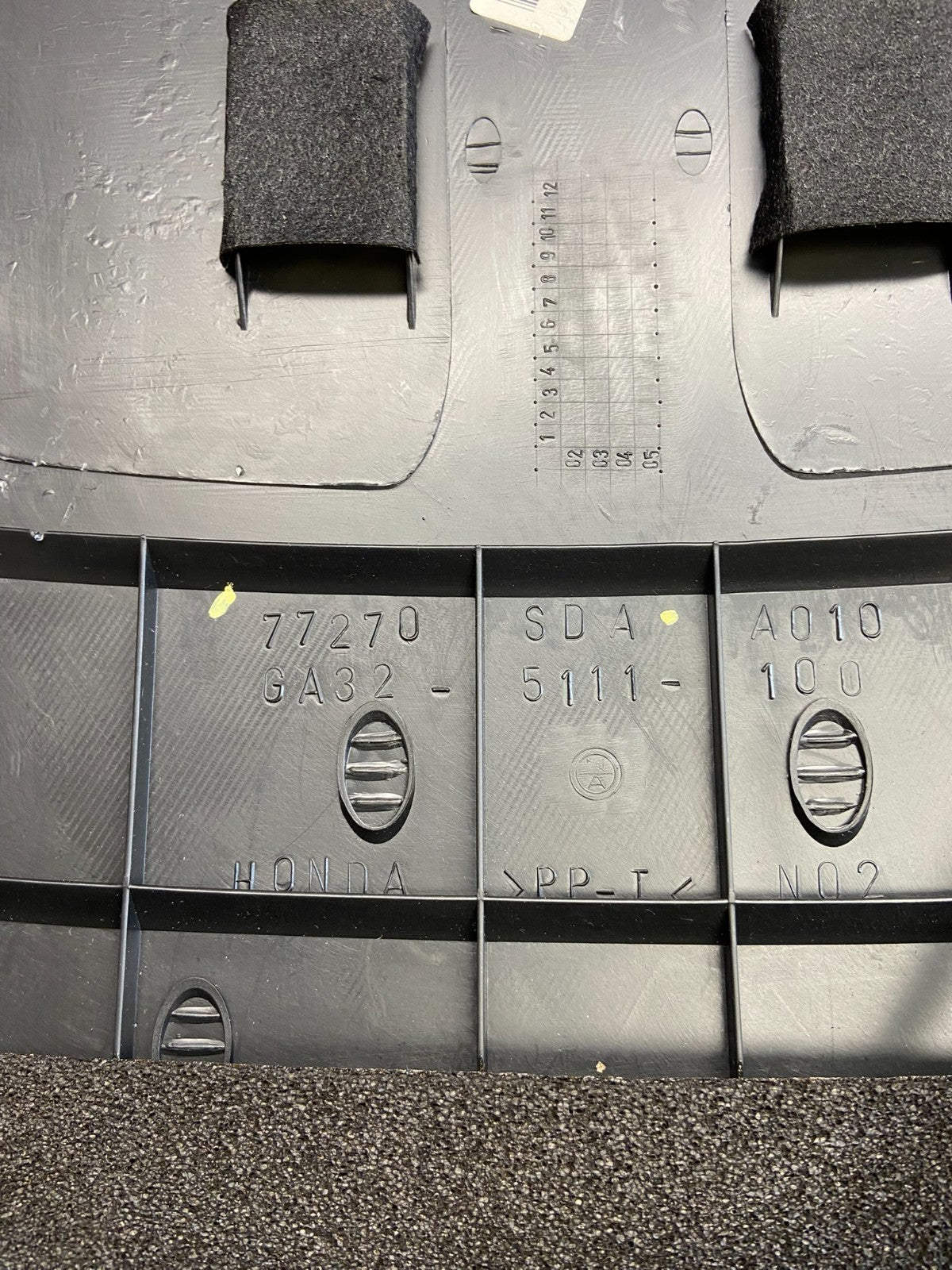 2003 to 2007 Honda Accord Front Center Hazard Air Vent AH3988 DG4