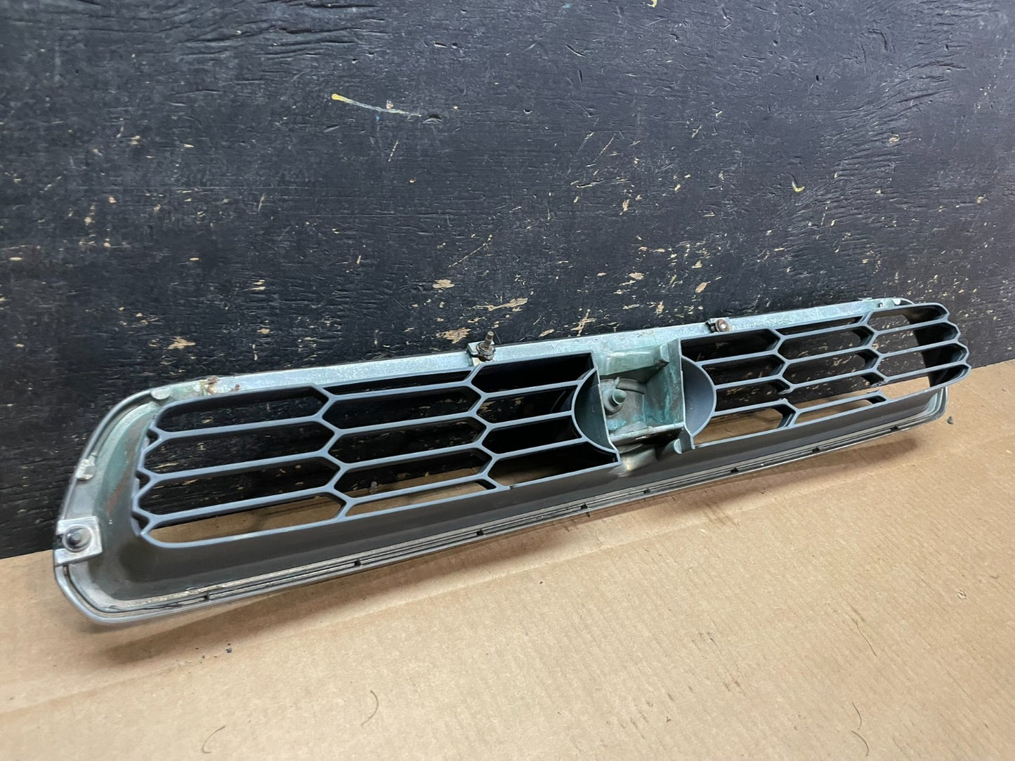 1998 to 2003 Subaru Legacy Front Grill Grille AA91514