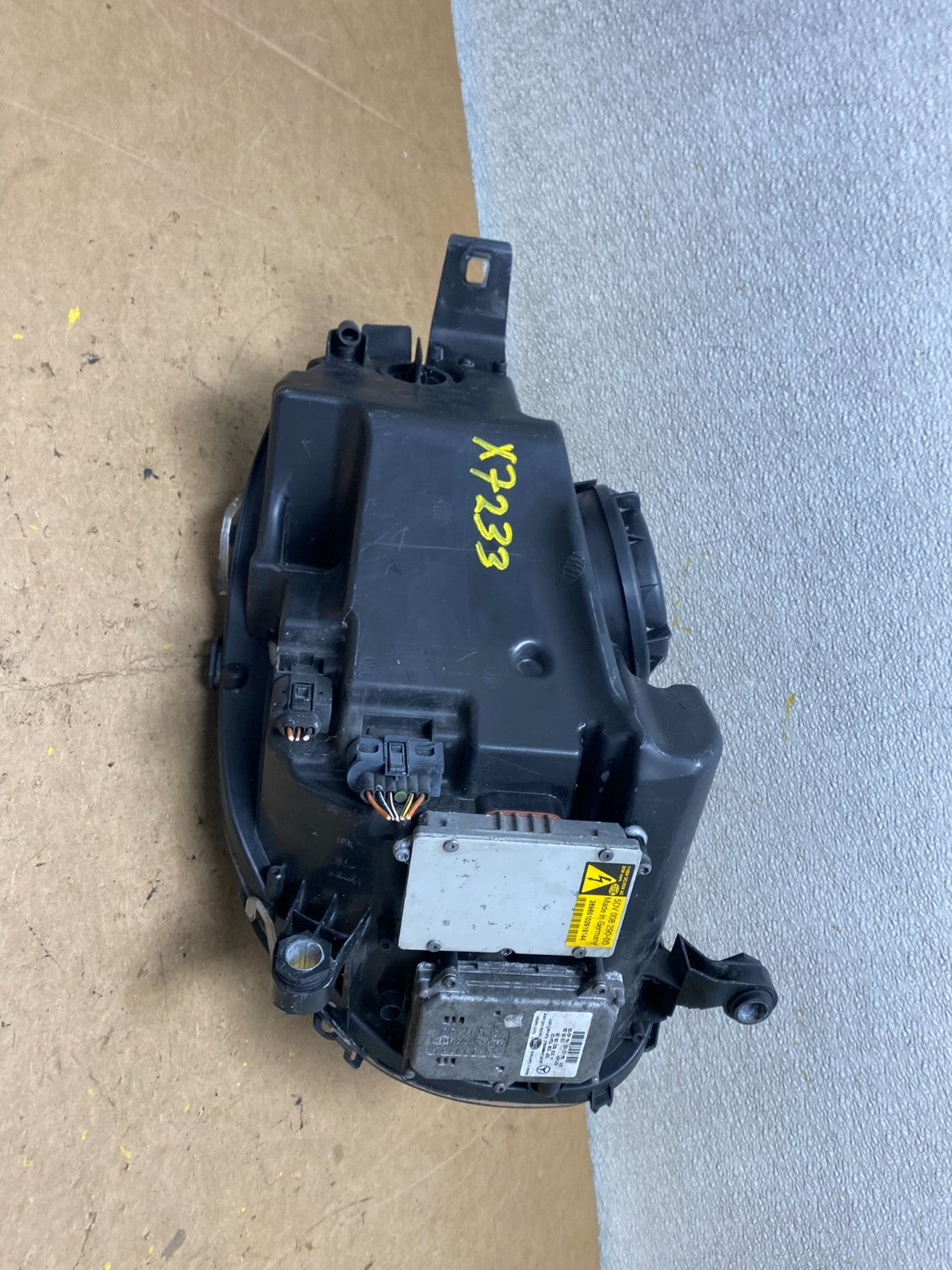 Xenon HID 2006 2010 Mercedes W251 R-Class Left Driver LH Headlight  OEM X7233 GD7