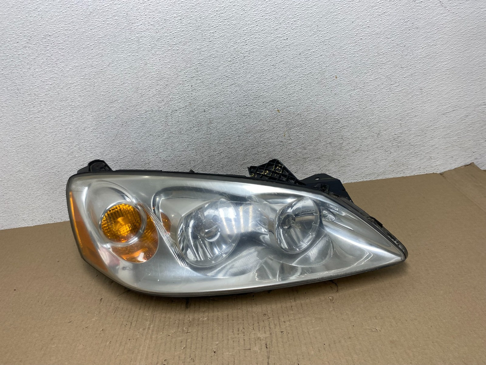 2005 to 2009 Pontiac G6 Headlight Right Passenger Rh Side Halogen AE7020 DW0