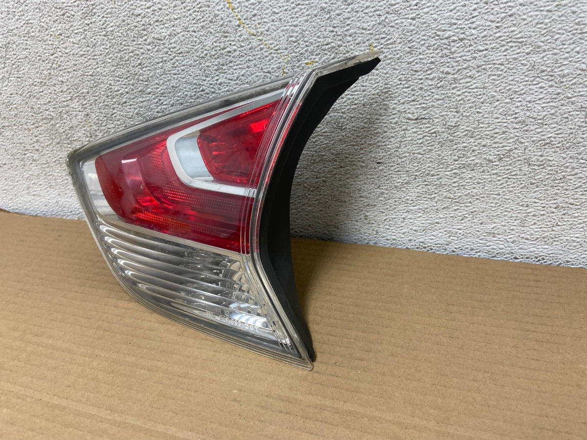 2014-2016 Nissan Rogue Right Passenger Side Tail Light Inner AG9308 LK2