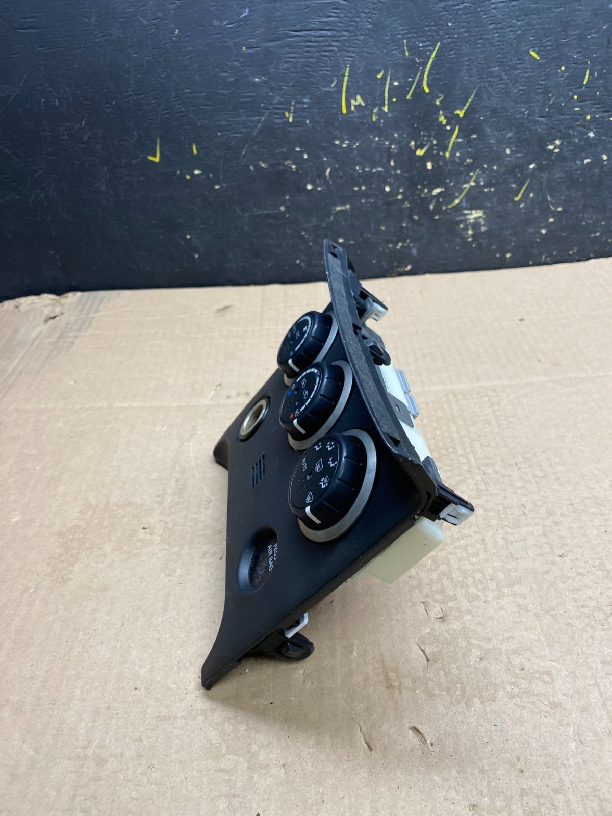 2011 to 2015 Nissan Rogue Heater Temperature AC Climate Control OEM Y9882 DG2