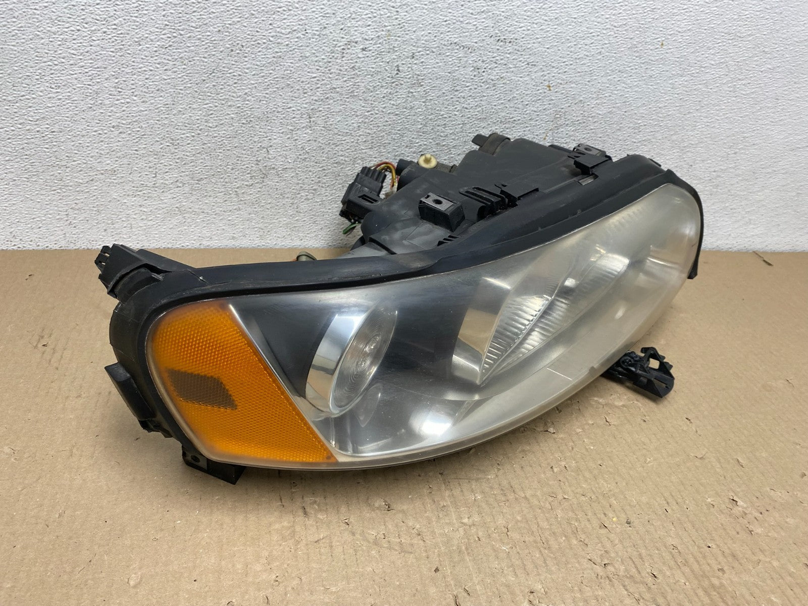 2005-2009 Volvo S60 Passenger Right Passenger RH Side Headlight AE9698 DW2