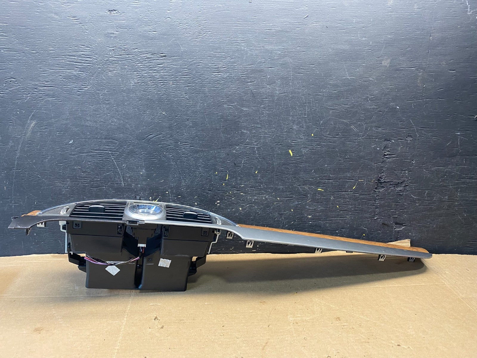 2008 to 2017 Buick Enclave Dash Clock Center Bezel Trim Oem r2509 DG3