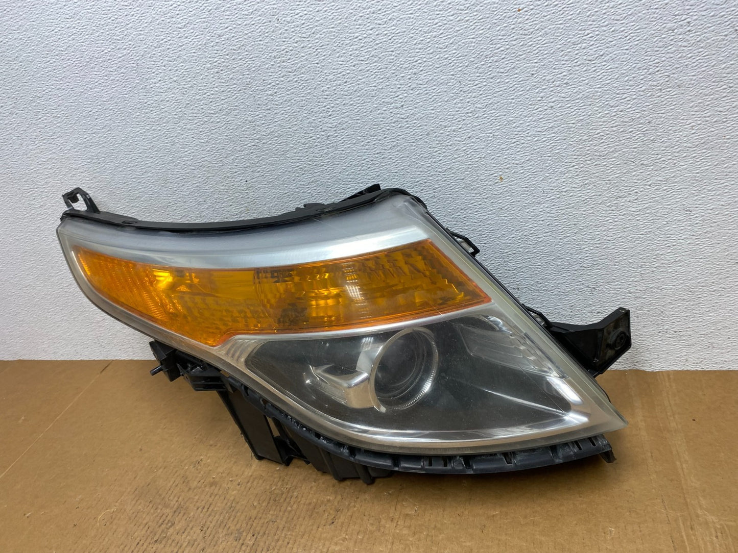 2011 to 2015 Ford Explorer Right Passenger Halogen Headlight AE0490 DW1
