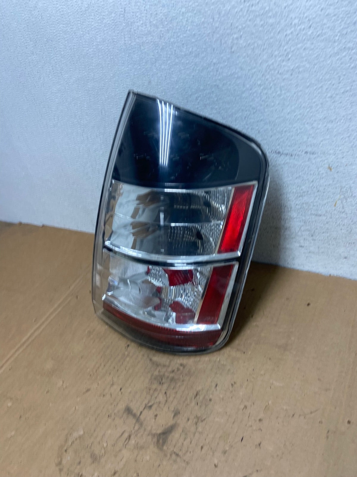 2004 - 2005 Toyota Prius Right Passenger Side Rh Tail Light AD2843 LK1