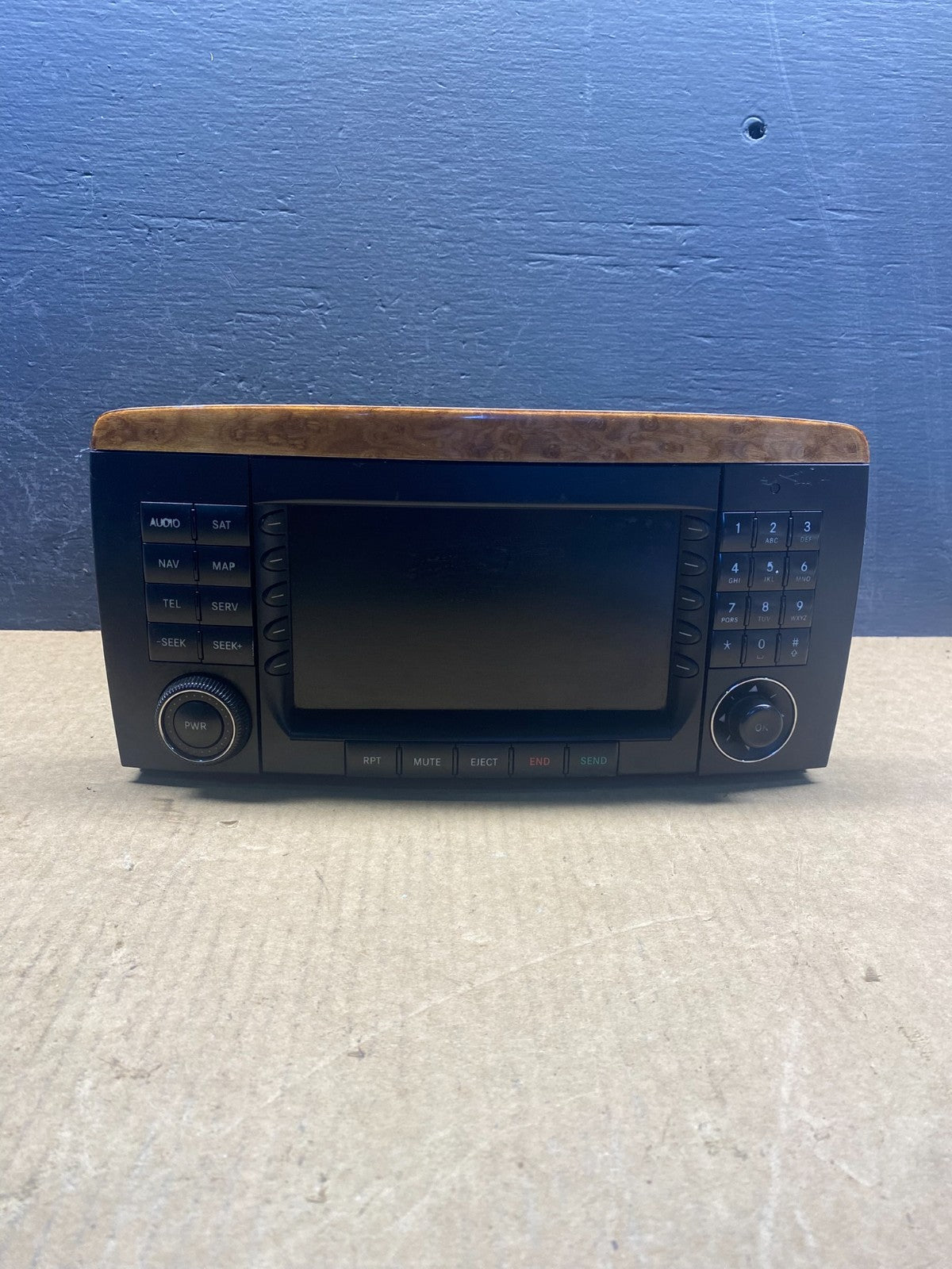 2009-2013 Mercedes W251 R350 Head Command Navigation Radio 6 CD Player AC7086 DG0