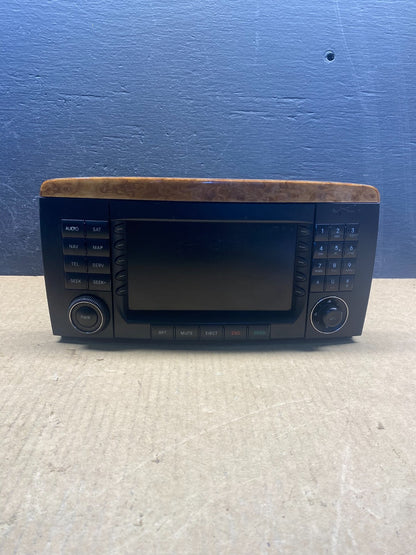 2009-2013 Mercedes W251 R350 Head Command Navigation Radio 6 CD Player AC7086 DG0