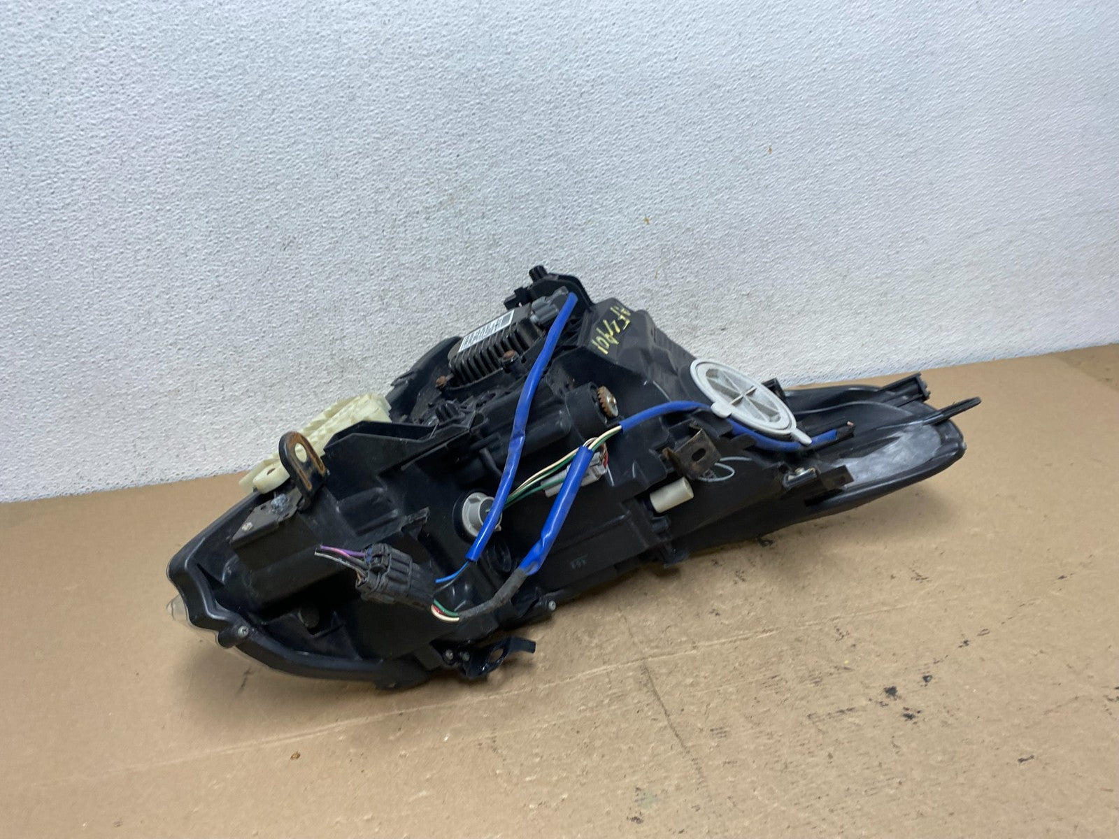 Sedan 4Door 2010 to 2013 Infiniti G37 Left Driver Headlight Xenon AF4901 DW6