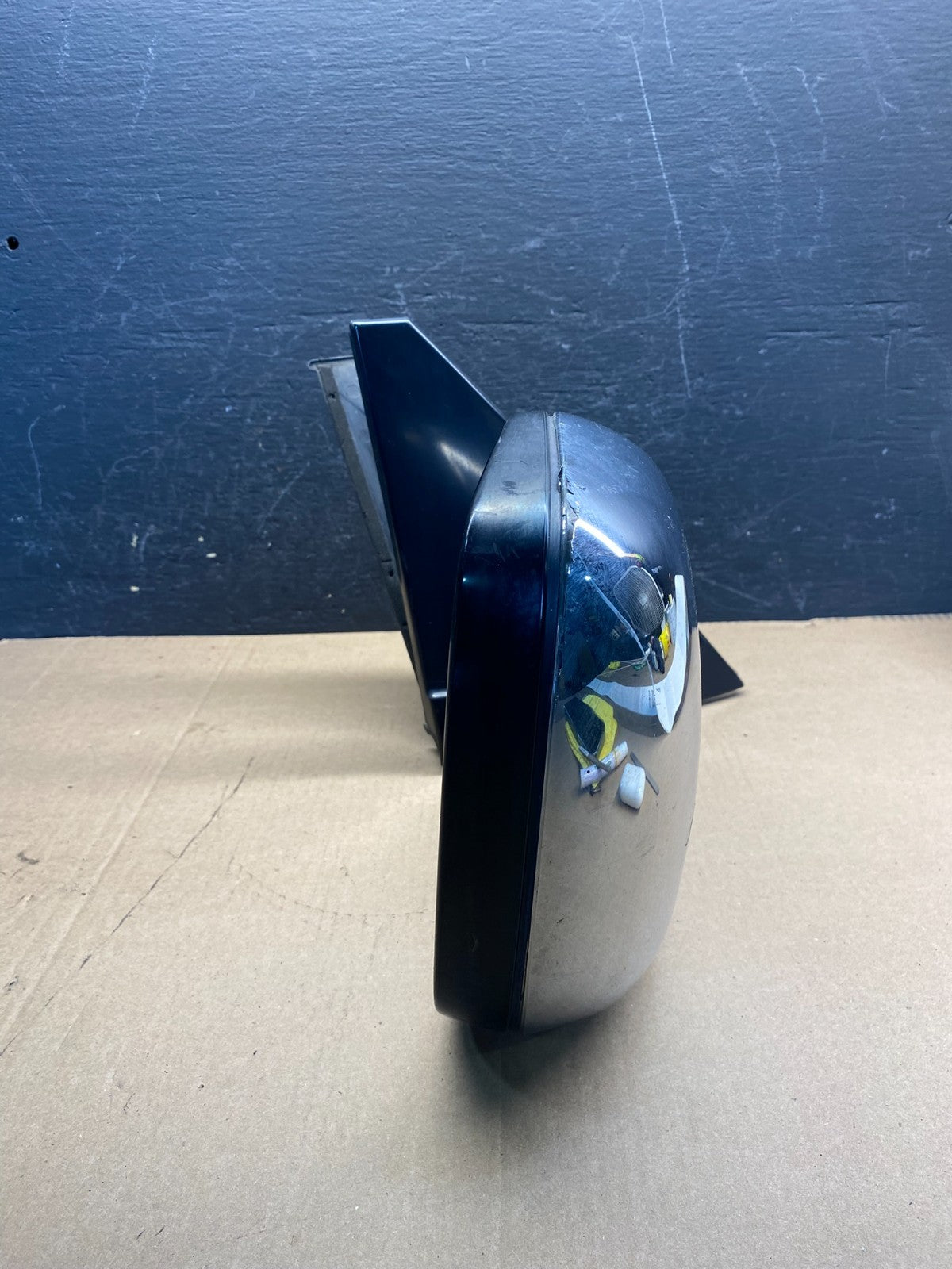1997 to 2002 Mitsubishi Montero Passenger Right Side View Door Mirror AE7686 DG9