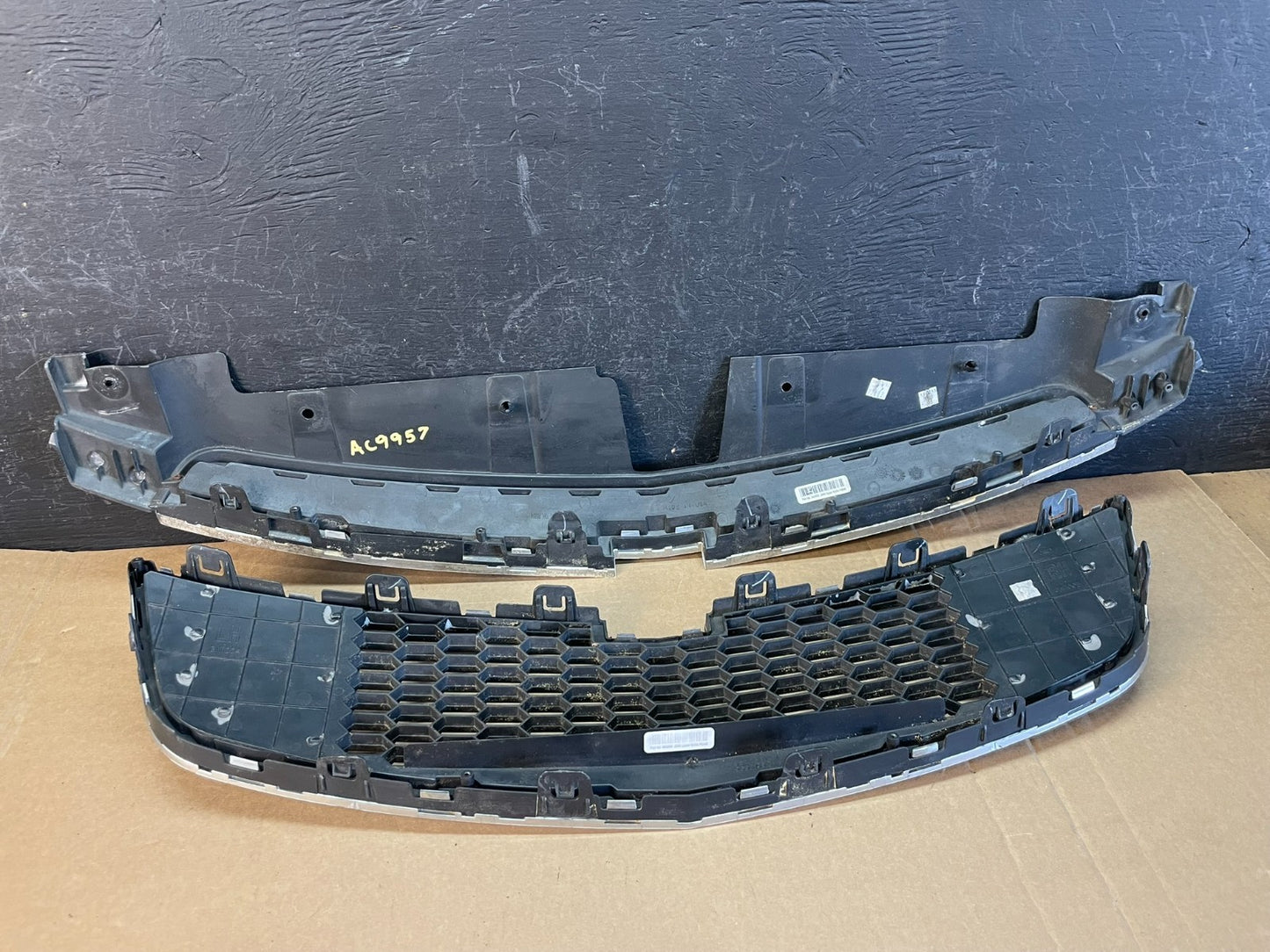 2011 to 2014 Chevrolet Cruze Upper Lower Set Grill Grille AC9957 DG4