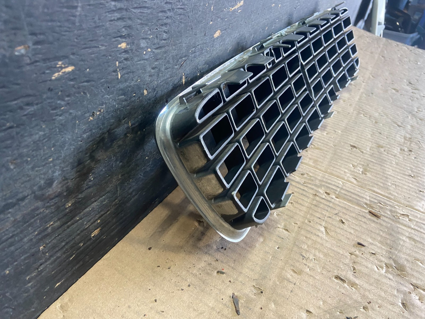 2001 to 2004 Volvo S60 Front Upper Grill Grille Oem R5542 DG7