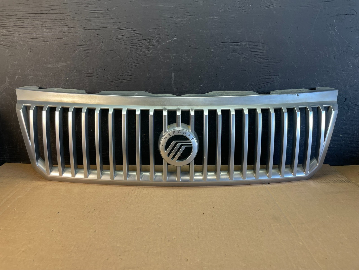 2002 to 2005 Mercury Mountaineer Front Upper Grill Grille AD0129 DG0