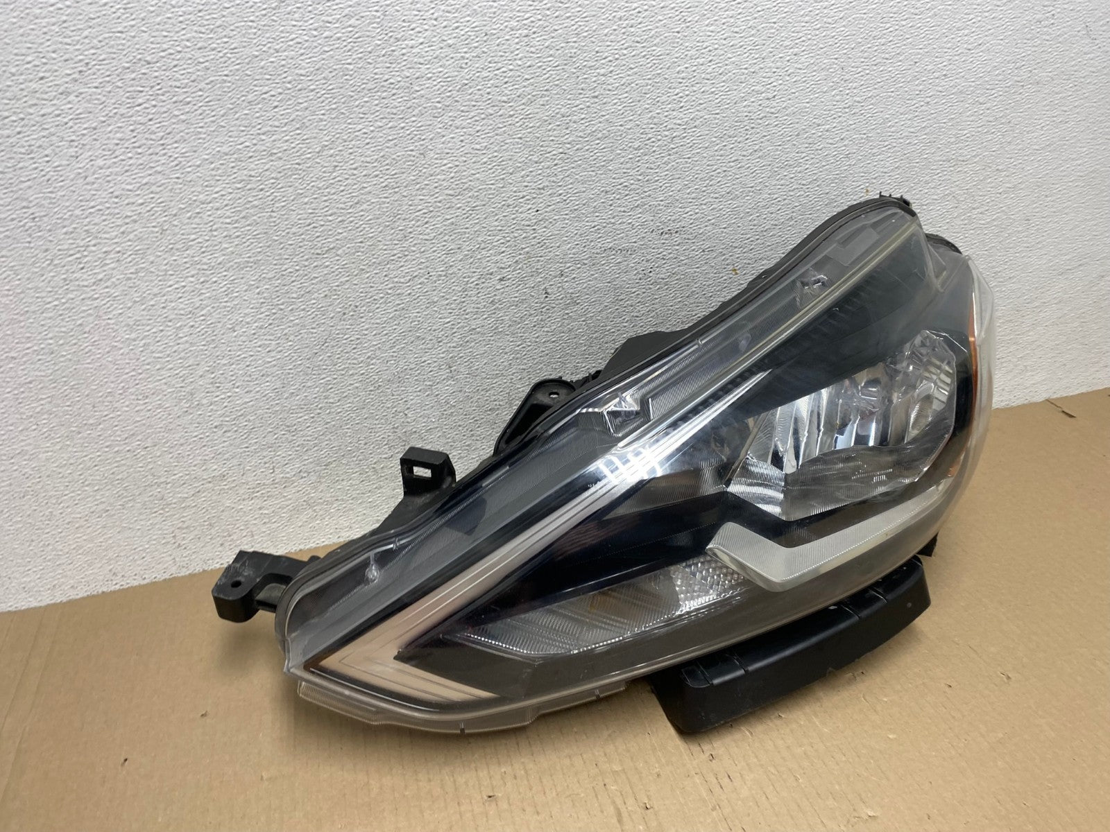 2016 2017 2018 Nissan Sentra Front Left Driver LH Halogen Headlight AE9482 LK2