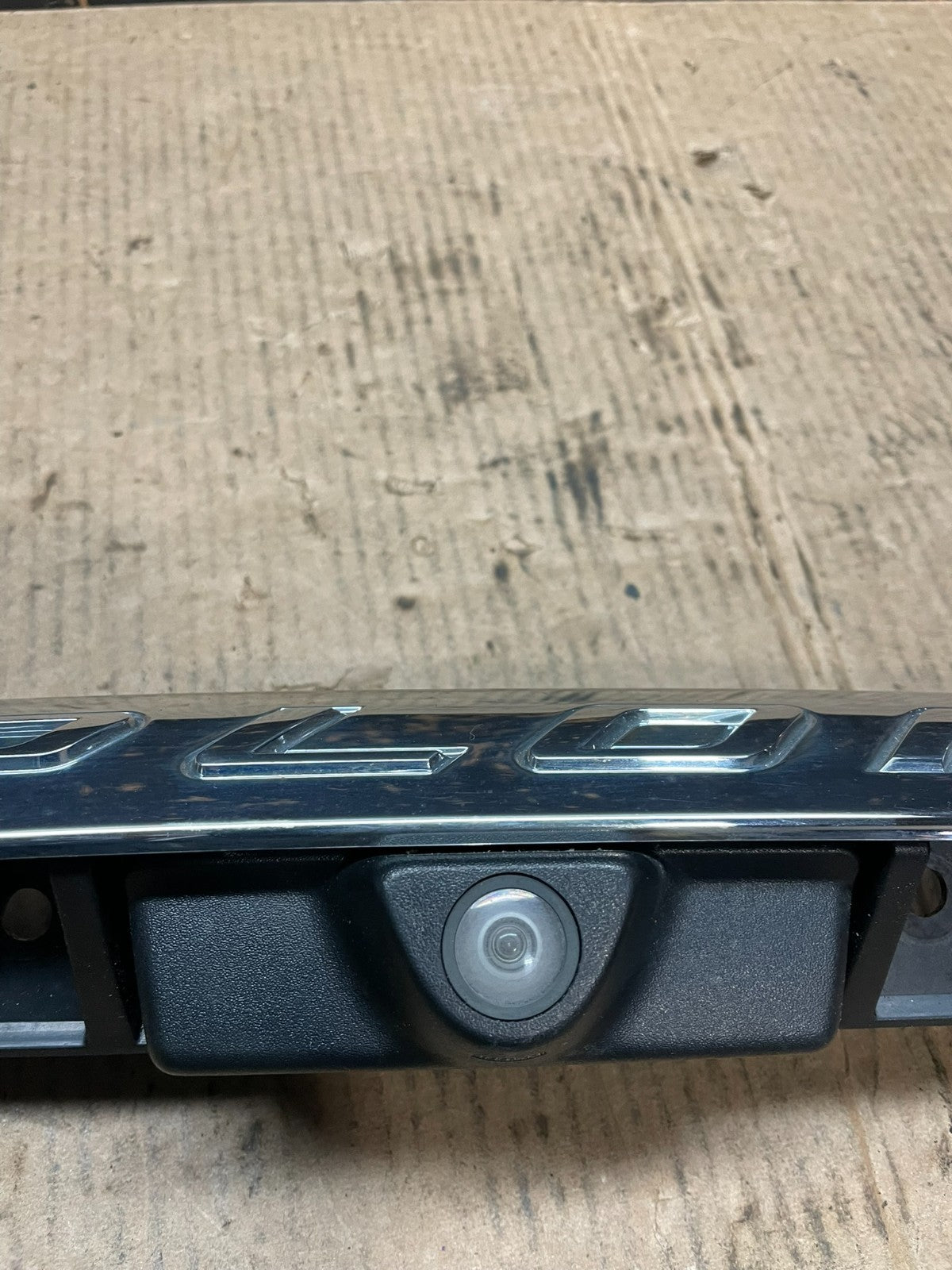 2011 to 2014 Ford Explorer Rear Tailgate Gate Trim Molding With Camera z6073 DG3