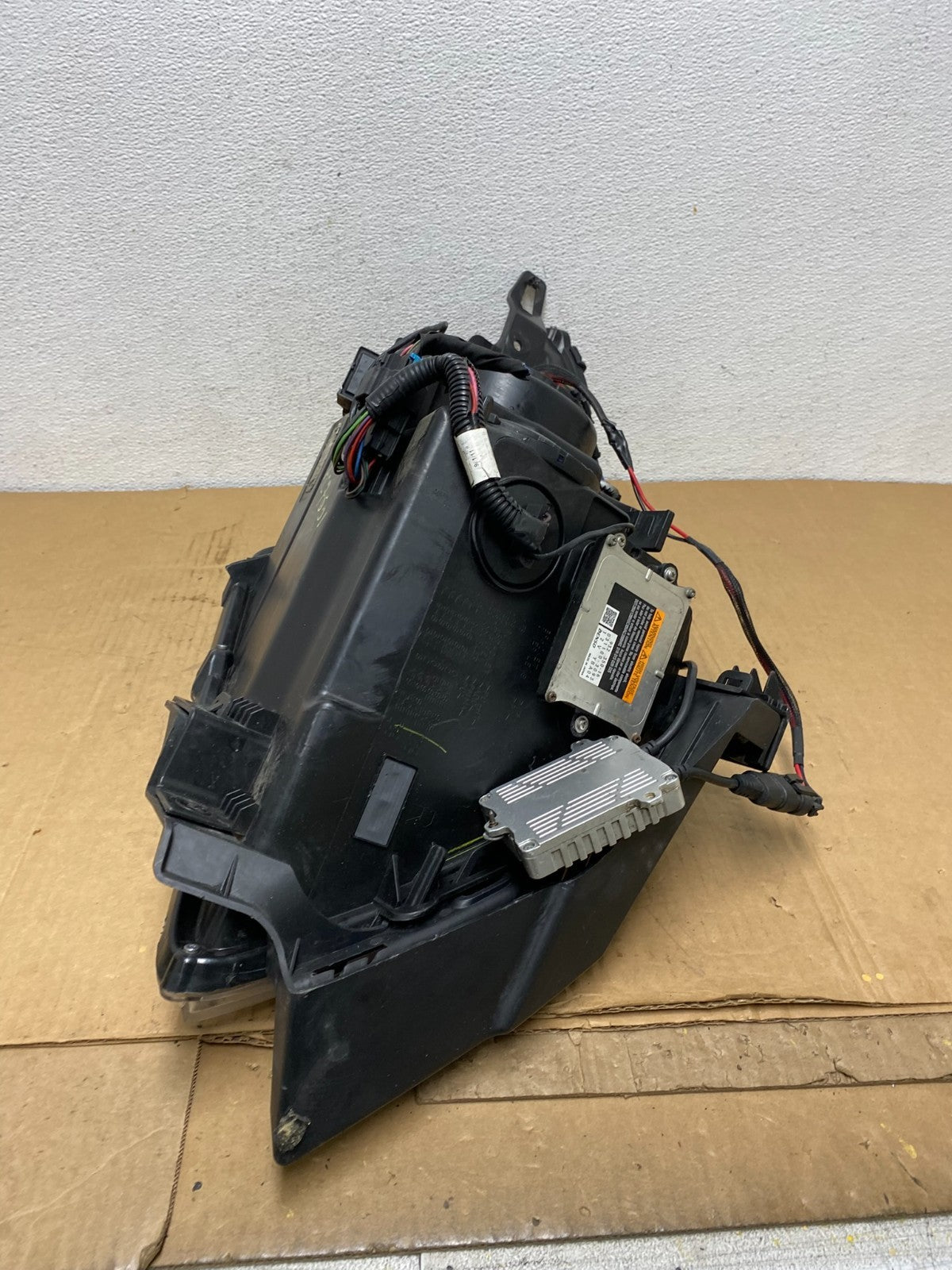 Xenon 2010 to 2016 Cadillac SRX Right Passegner Side Headlight AC7601 DW9