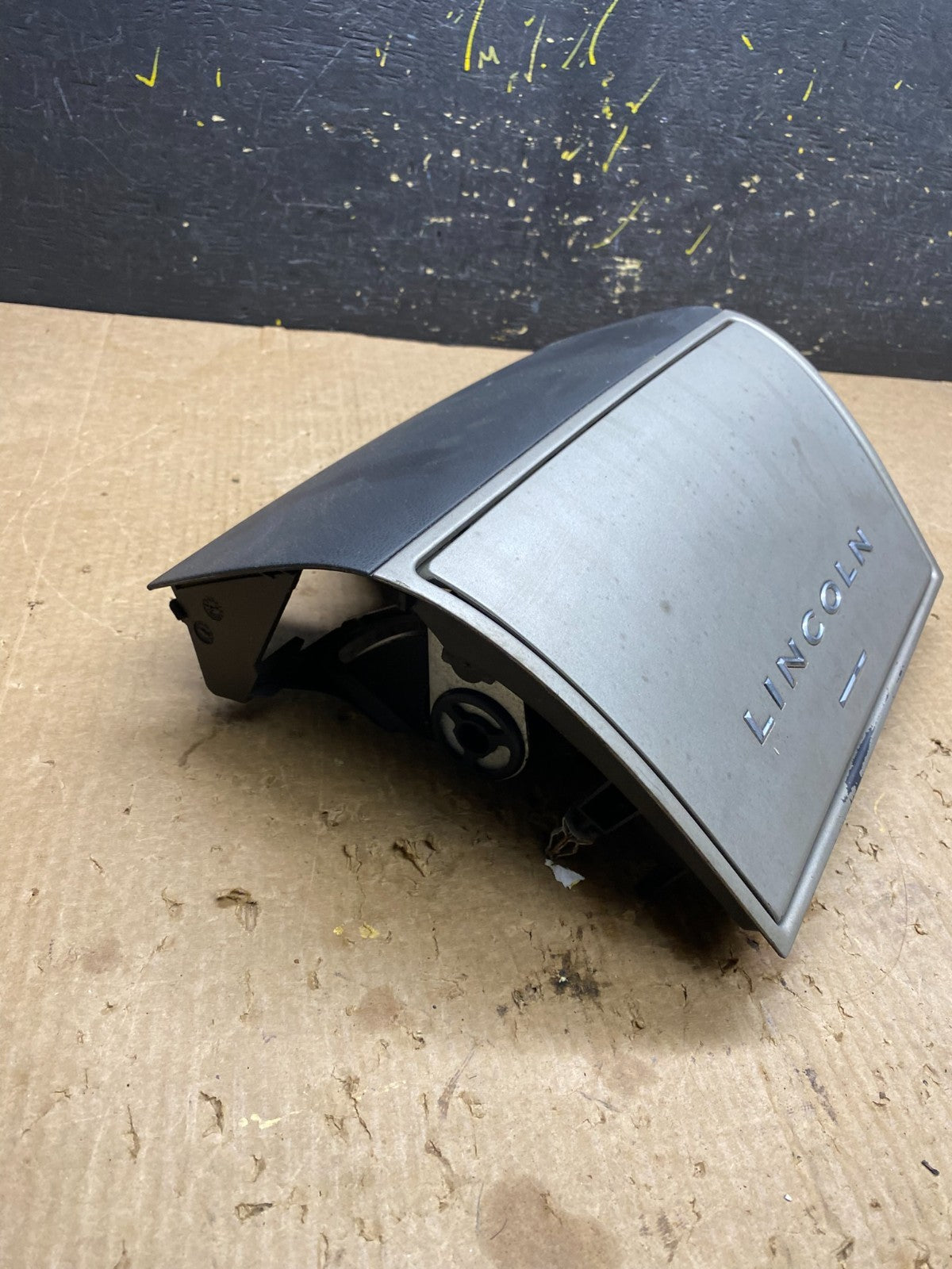 2003 to 2006 Lincoln Navigator Dash Glove Box Storage Compartment OEM z4494 DG4