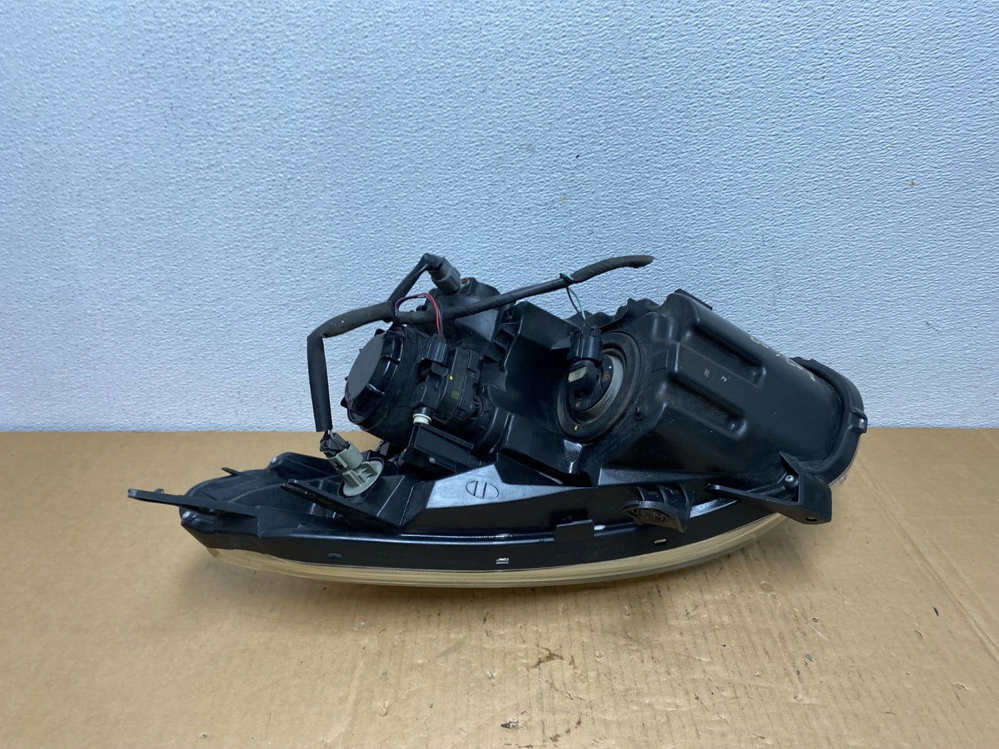 2009-2013 Nissan Rogue Right Passenger Xenon HID Headlight AC7609 DW6
