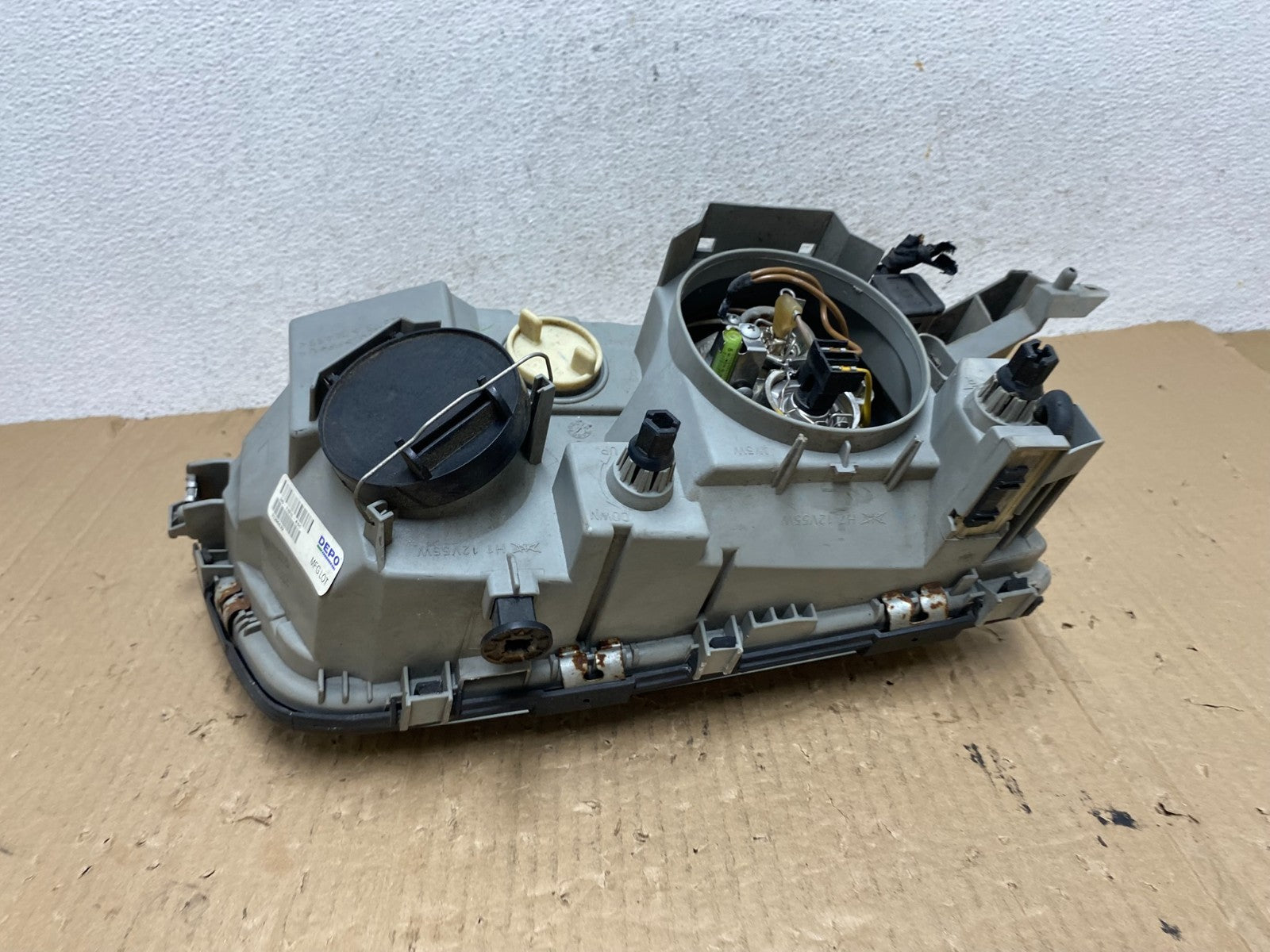 1997 - 2000 Mercedes C C230 W202 Front Left Driver LH Headlight AE9048 DG4