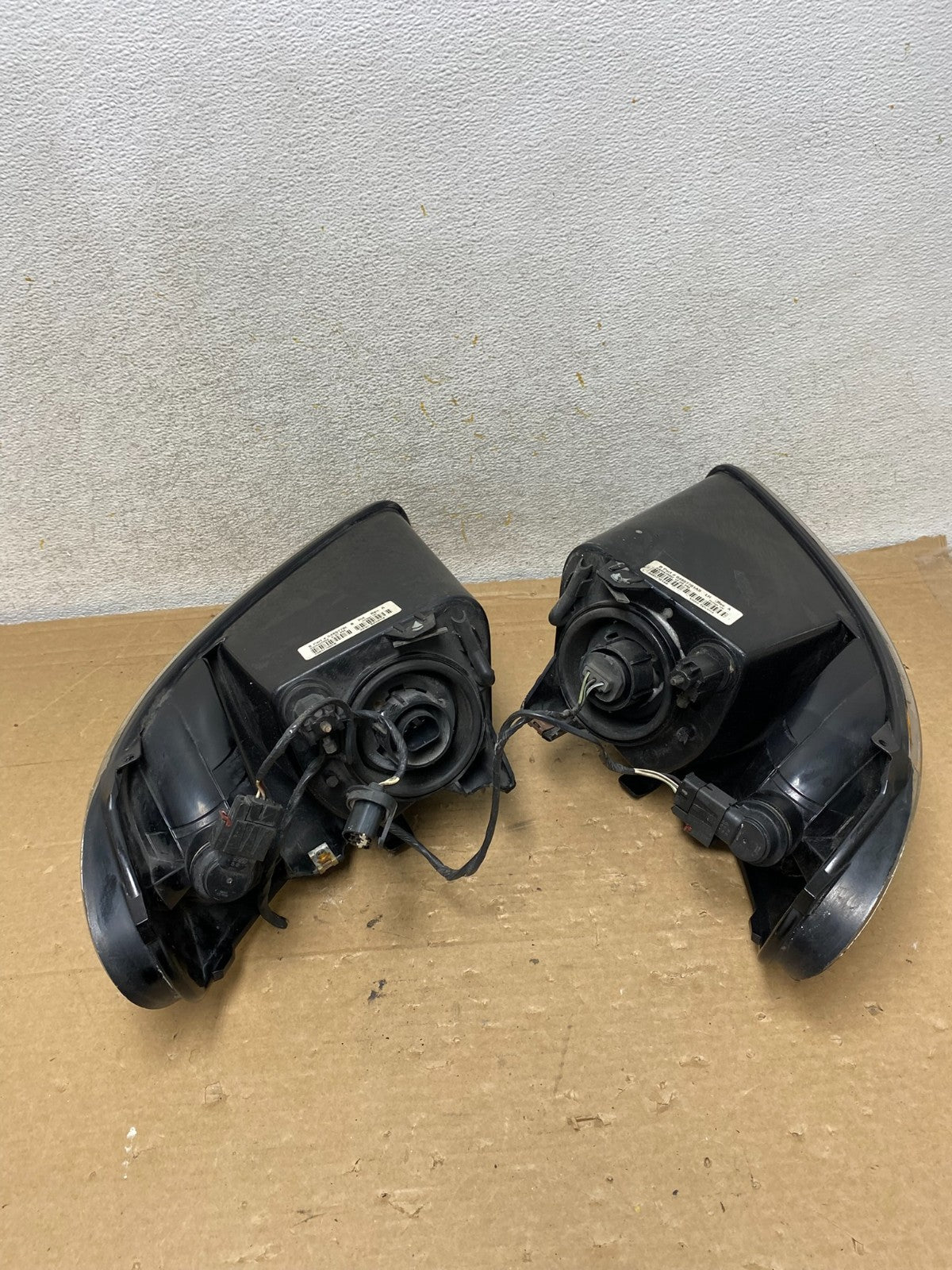 2001 to 2007 Dodge Caravan Left+Right Set Side Halogen Headlights AH8389 DG7