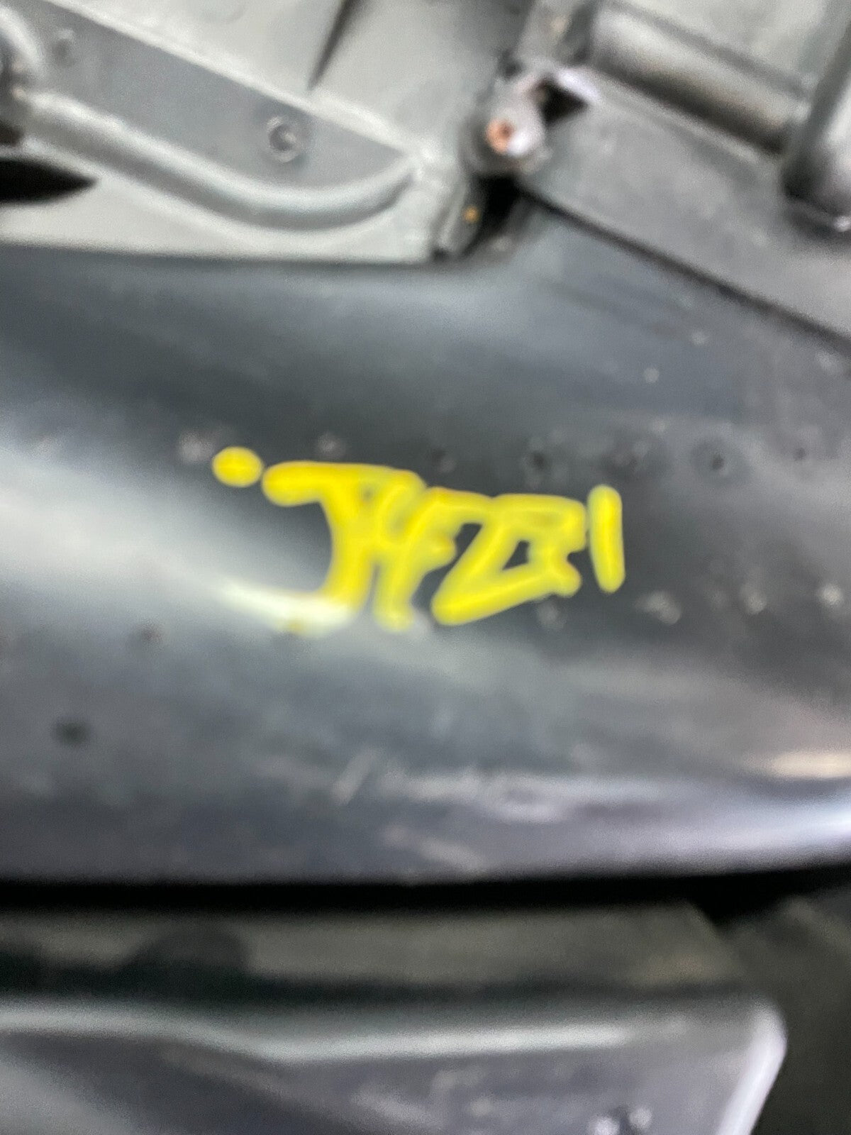 2005 to 2008 Volkswagen Jetta Beetle 2.5L Passat Engine Cover 07k129601G j4271 D9