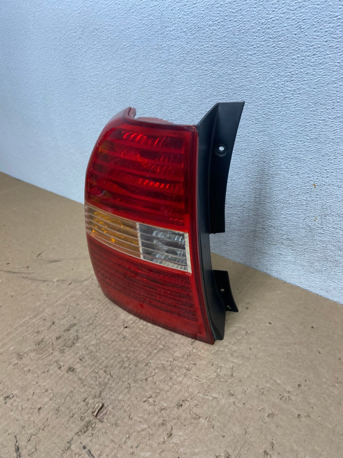 2005 to 2008 Kia Sportage Left Driver Side LH Side Tail Light AG1411 LK1