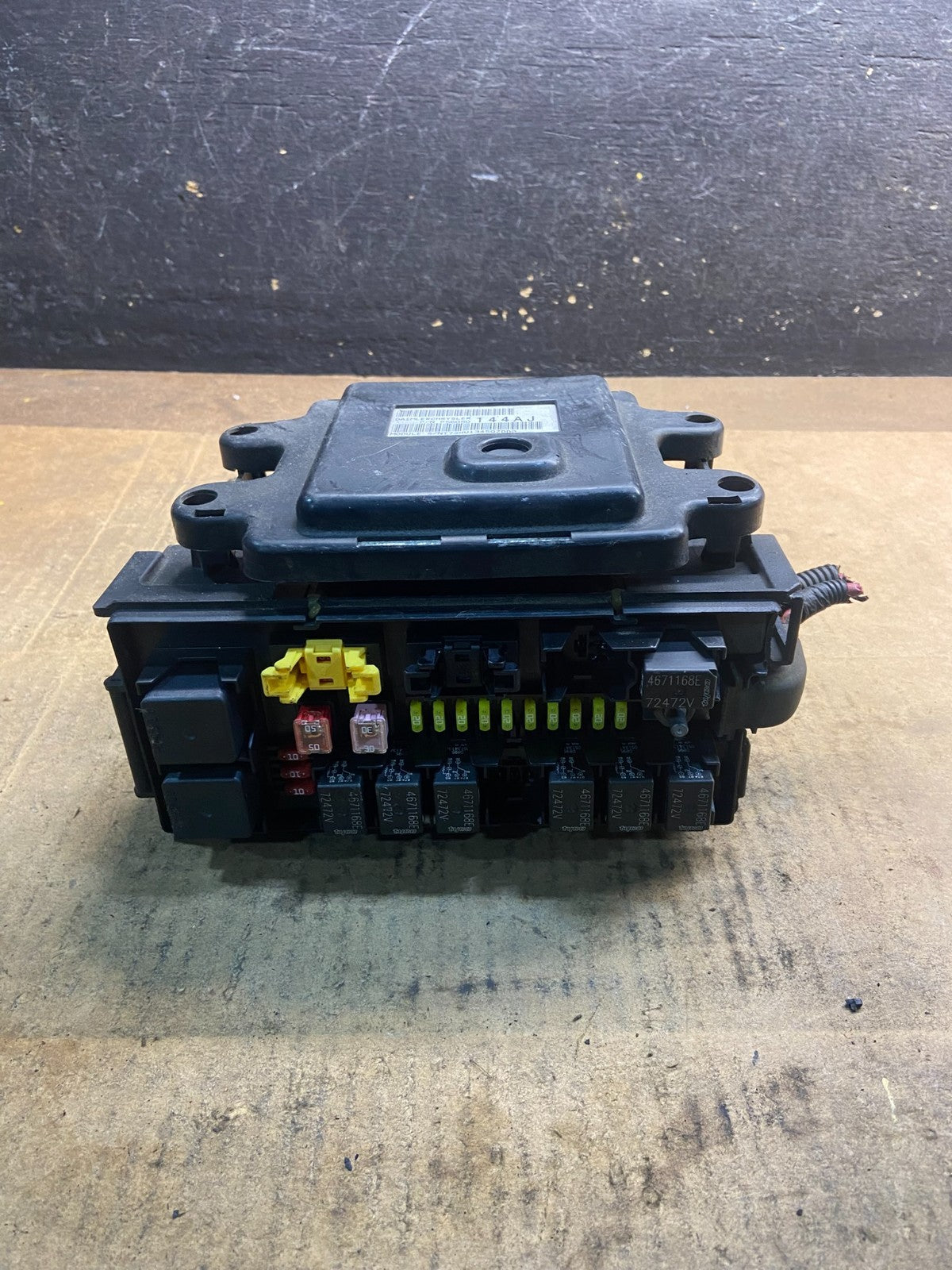 2005 Jeep Grand Cherokee Fuse Box BCM Body Control Module Y3760 DG5