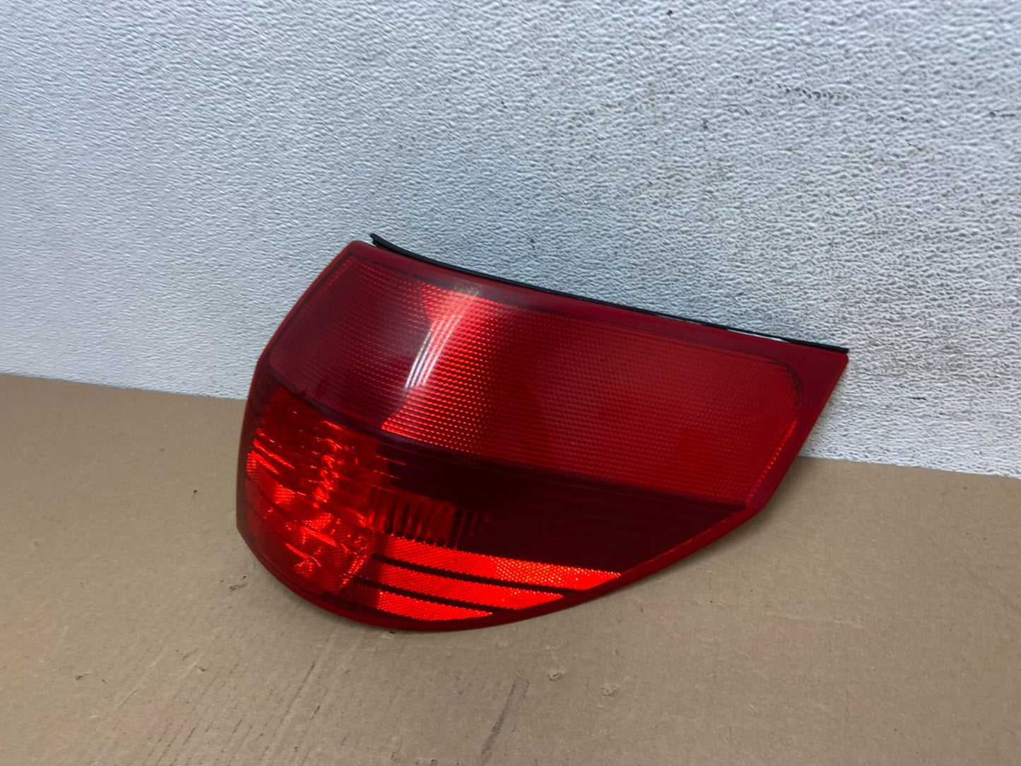 2004-2005 Toyota Sienna Right Passenger Rh Side Tail Light AE7230 LK1