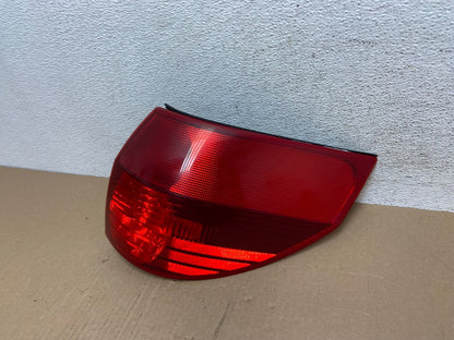 2004-2005 Toyota Sienna Right Passenger Rh Side Tail Light AE7230 LK1