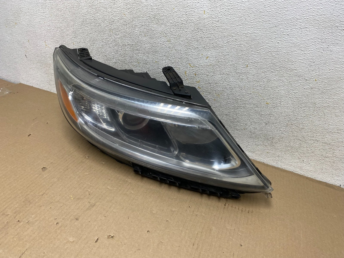 2014 to 2015 Kia Sorento Right Passenger RH Headlight Halogen AH5726 DW2