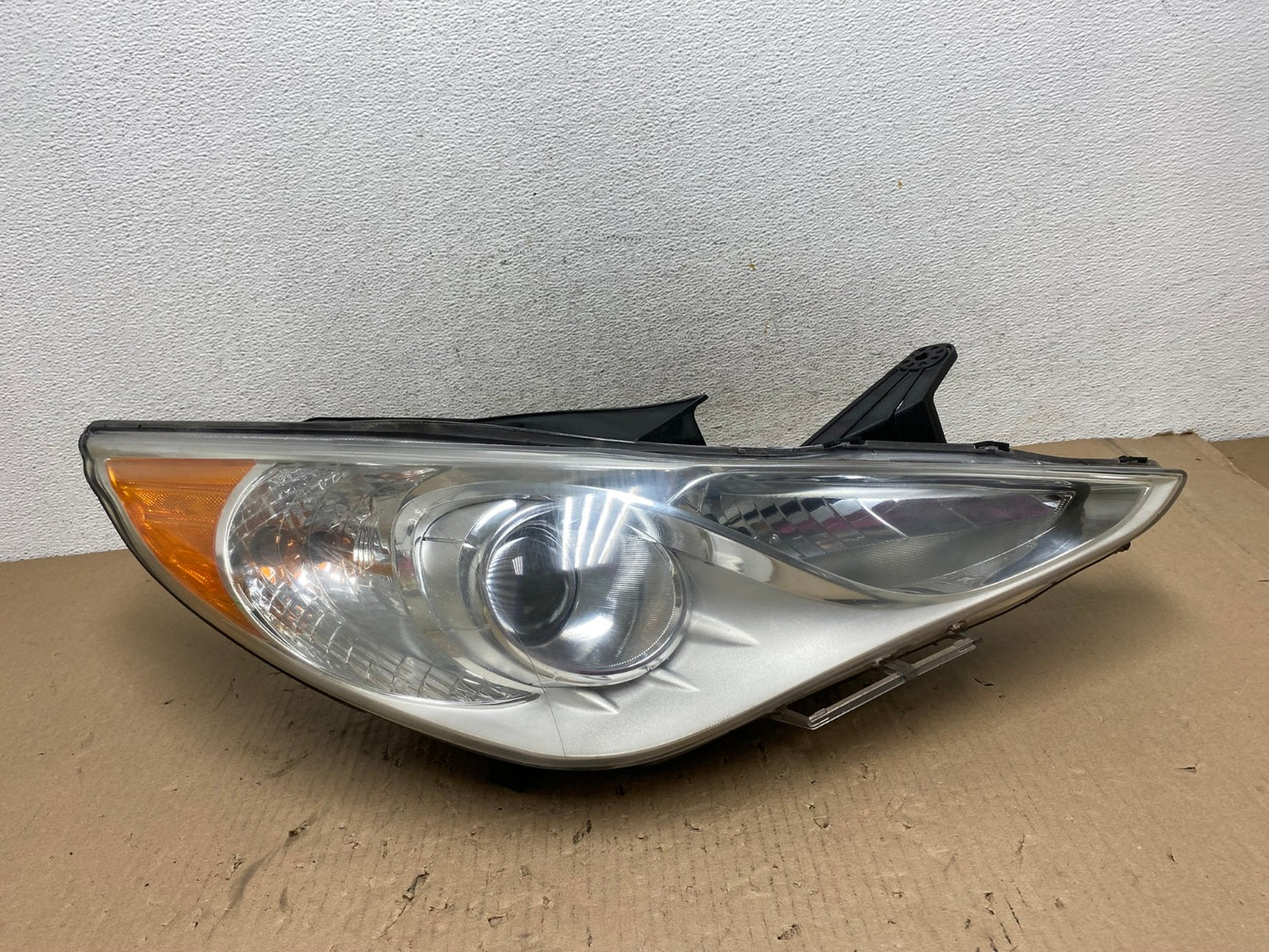 2011 - 2014 Hyundai Sonata Right Passenger Rh Side Headlight Halogen AE8832 LK0