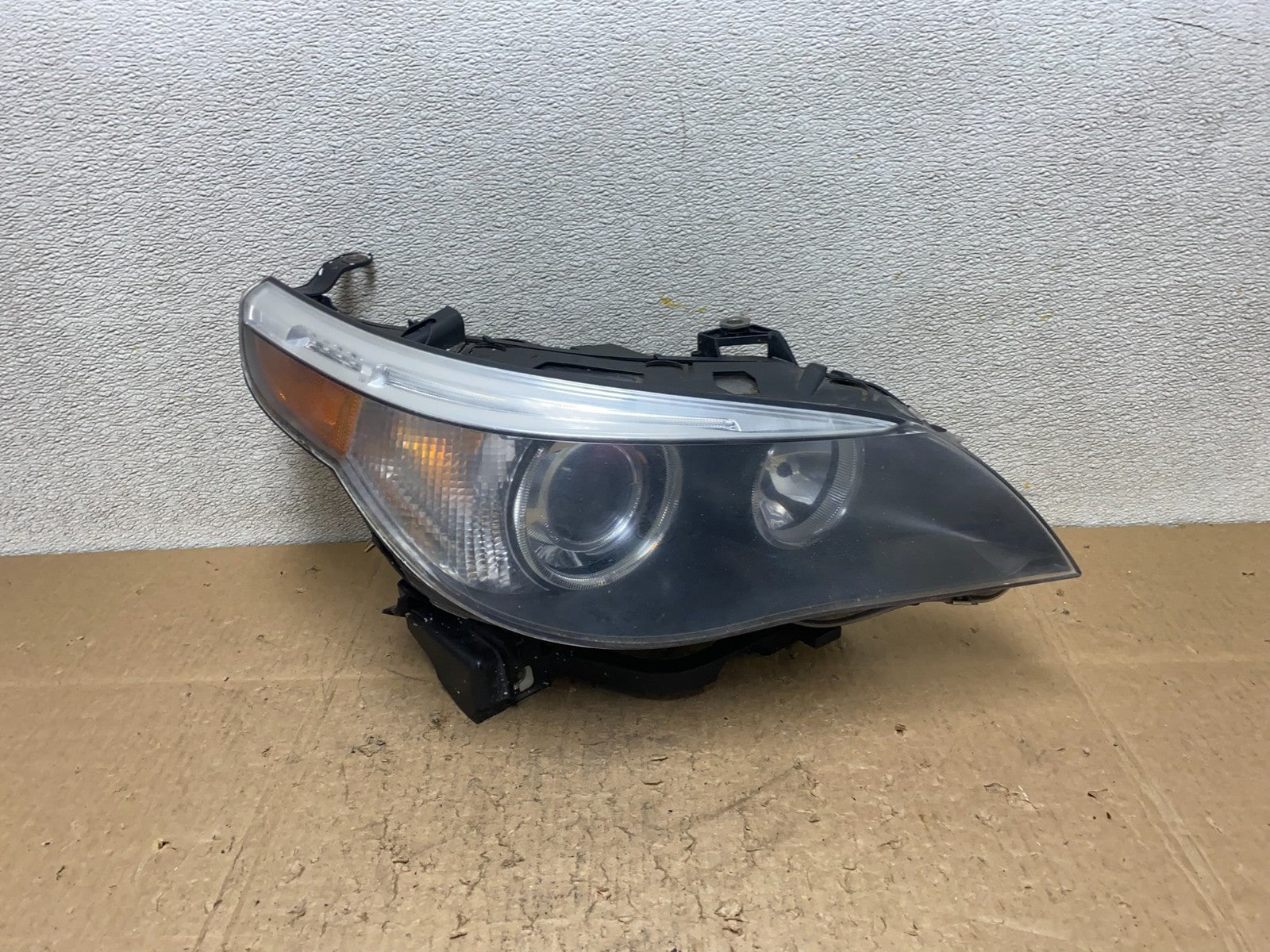 2004 to 2007 BMW 525i 5 Series Headlight Right Passenger Xenon AFS Z1121 DW0
