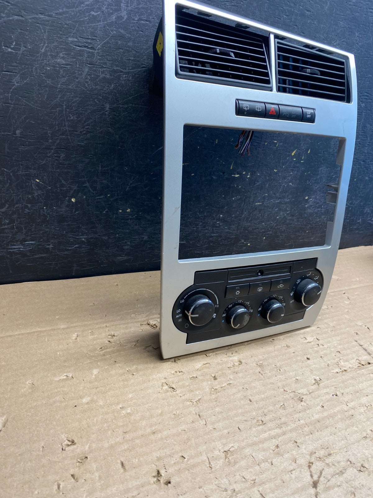 2005 2007 Chrysler 300 Magnum Heater A/C Climate Control Trim Bezel AG8427 DG4
