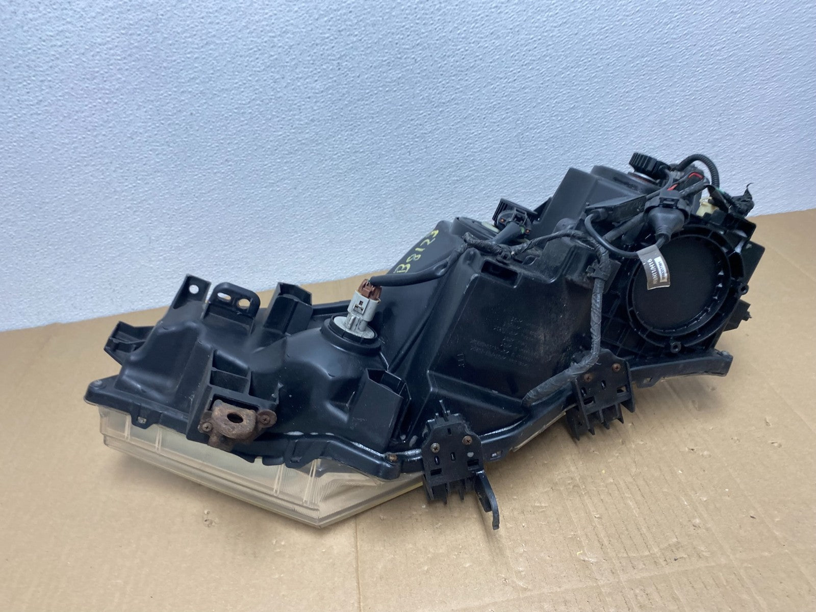 2012 to 2017 Nissan Quest Right Passenger RH Headlight Halogen AB8123 DW6