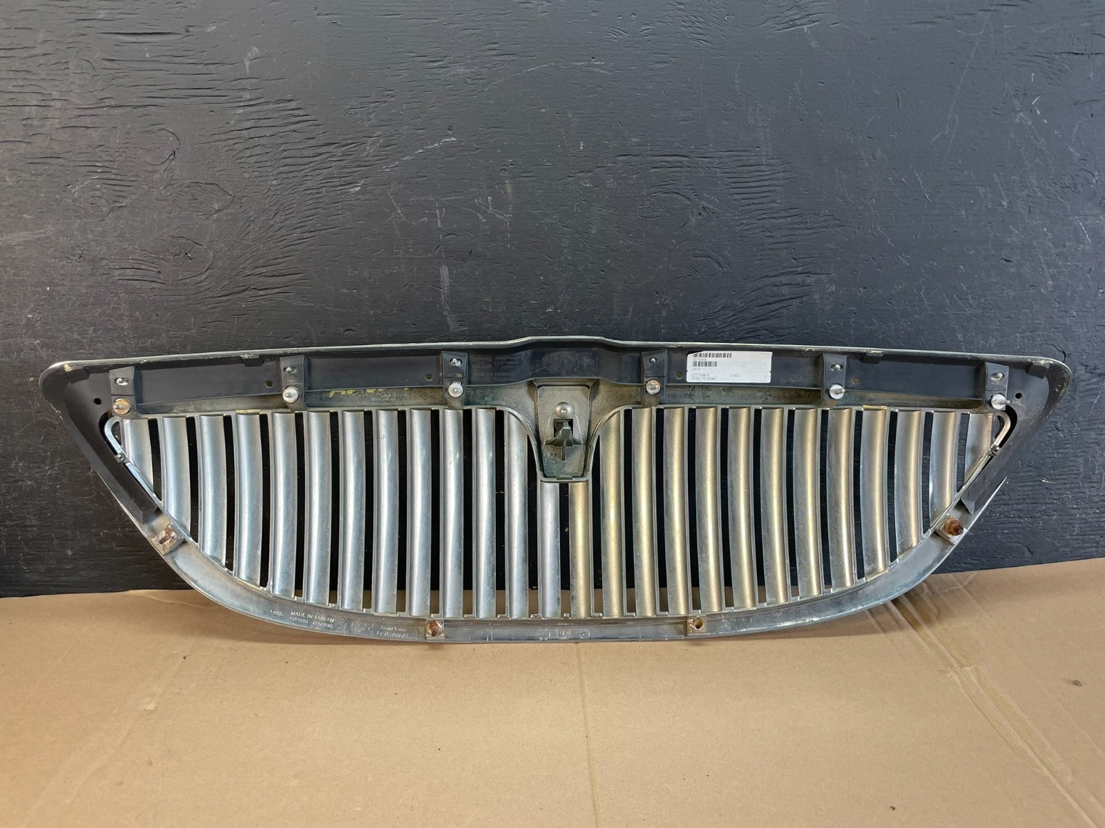 2003 to 2011 Lincoln Town Car Front Upper Grille Grill Chrome W/Emblem AD8307 DG4