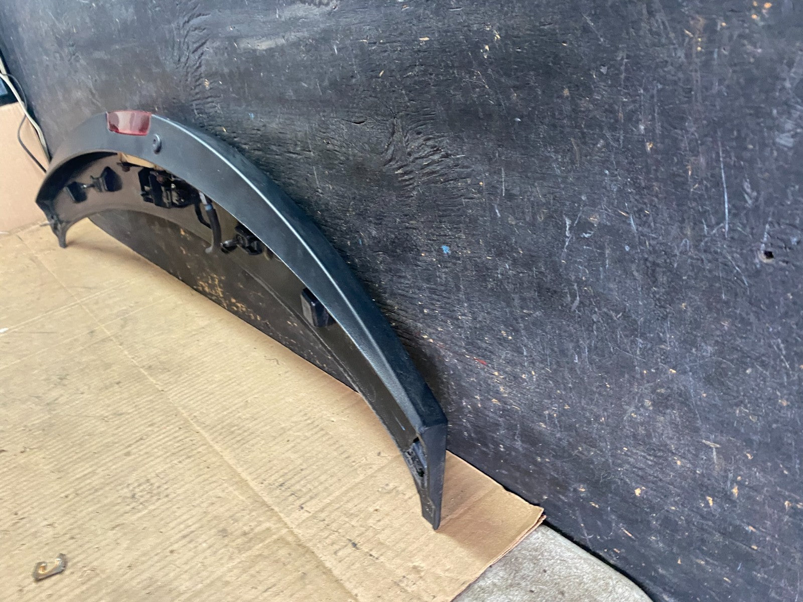 2004 to 2008 Chrysler Pacifica Rear Trunk Hatch Spoiler Wing OEM R7953 DG6