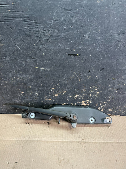 2003 to 2008 Pontiac Vibe Rear Wiper Windshield Motor OEM Z8404 DG0
