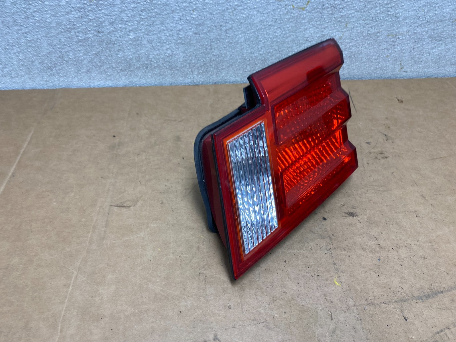 2001 2002 Kia Optima Right Passenger RH Side Inner Tail Light OEM x3848 DG2