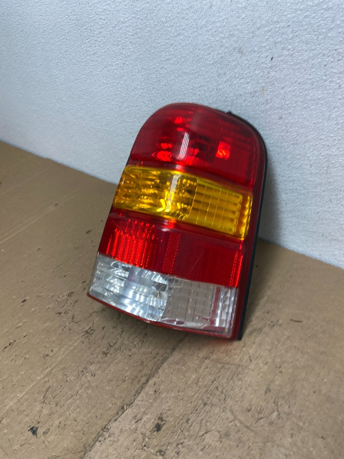 2001 to 2007 Ford Escape Right Passenger RH Side Tail Light AC7346 DW1