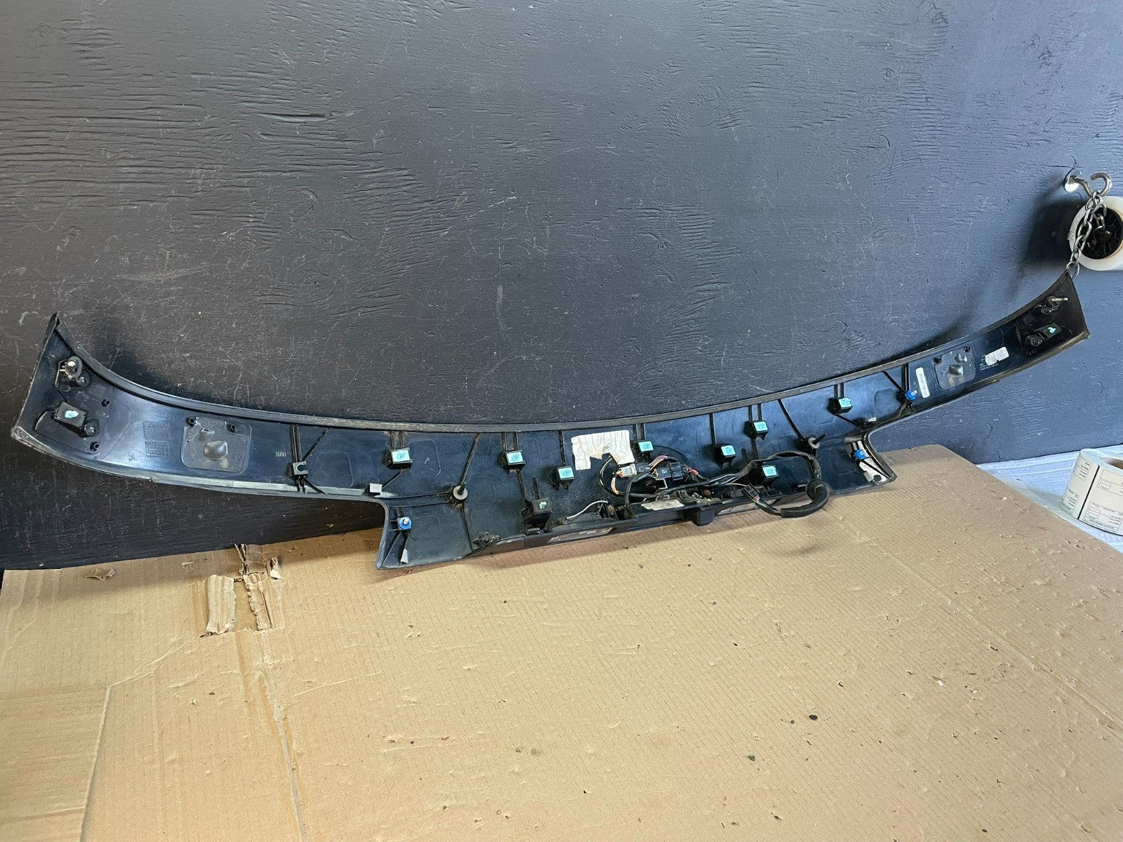 2016 to 2020 Kia Sorento Rear Trunk Liftgate Camera Cover Panel ae3637 DG4