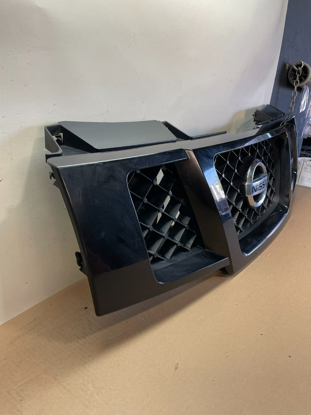 2008-2015 Nissan Armada Front Upper Grill Grille AI3951 DG2