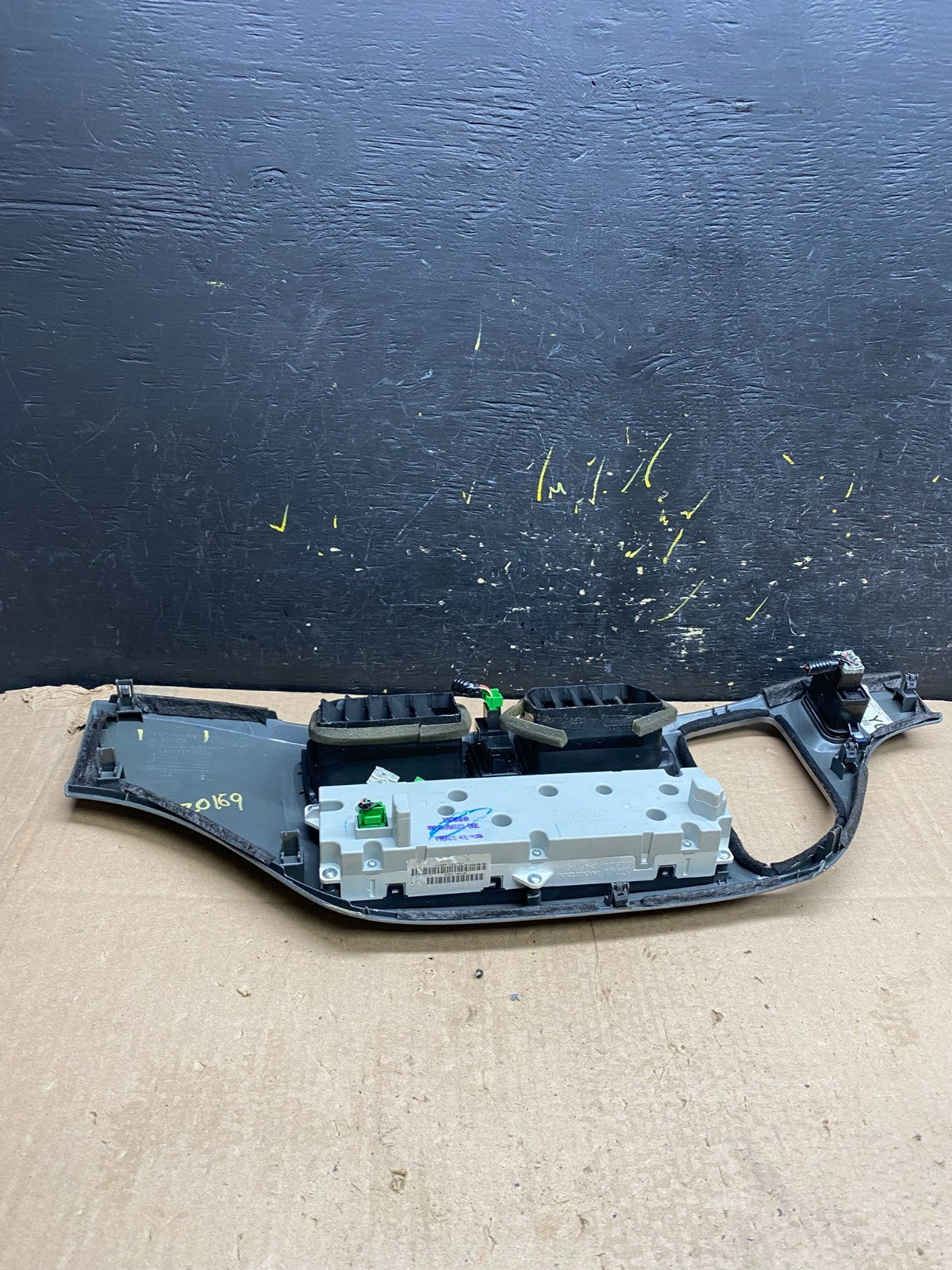 2005 to 2010 Honda Odyssey  Radio Climate Control Dash Trim Bezel z0169 DG6