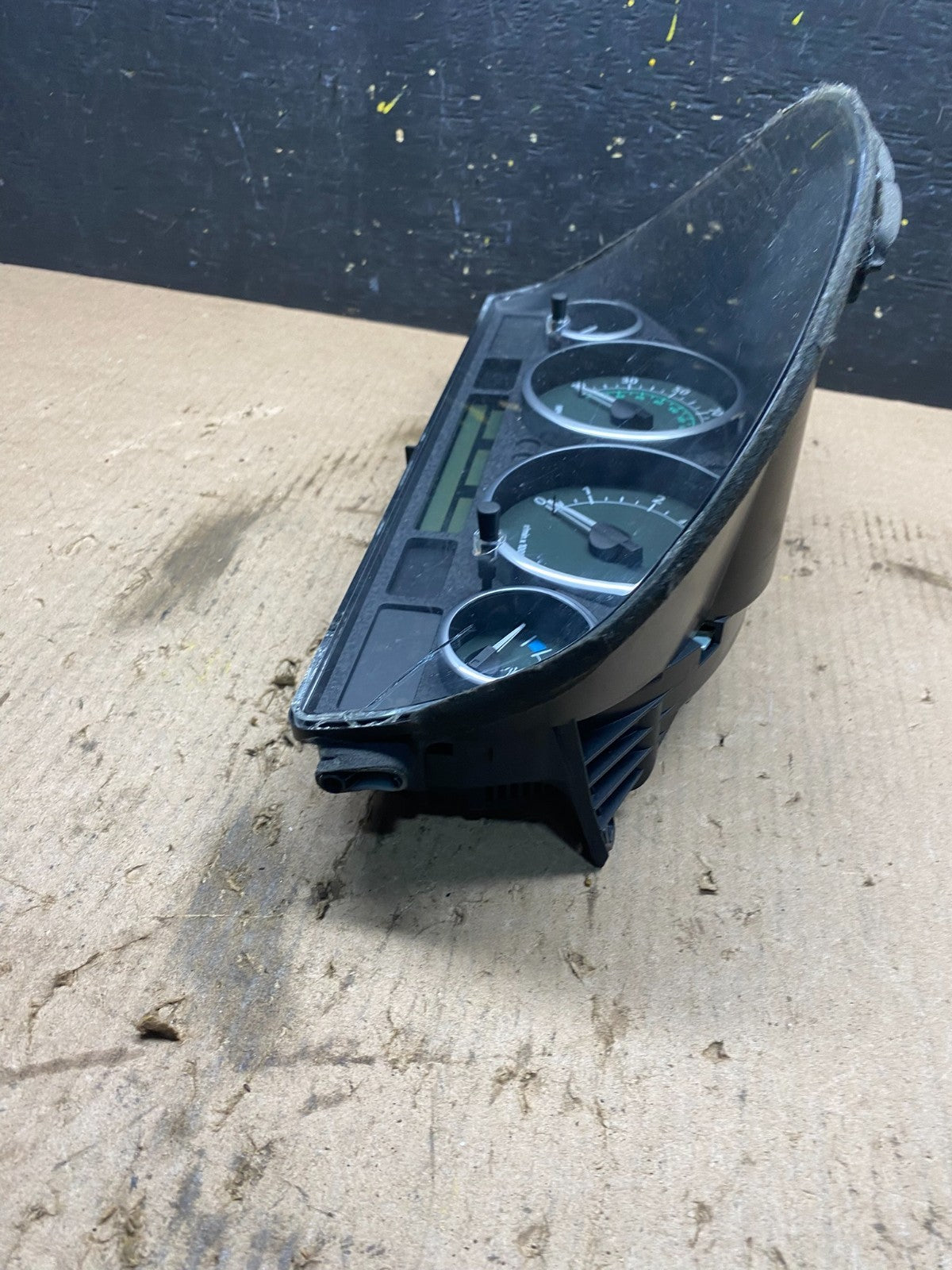 2003 2006 Land Range Rover Speedometer Cluster Gauge OEM Q9238 DG4