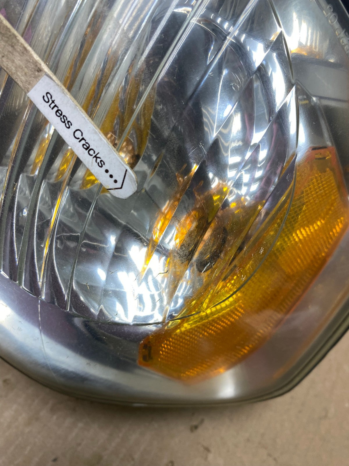 2005 - 2006 Mazda Tribute Right Passenger Rh Headlight AE8835 LK3