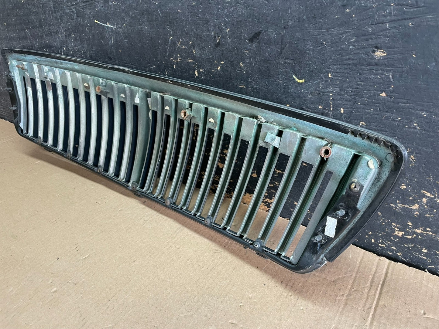 2002 to 2005 Hyundai XG350 Front Upper Grill Grille W/Emblem AA19466