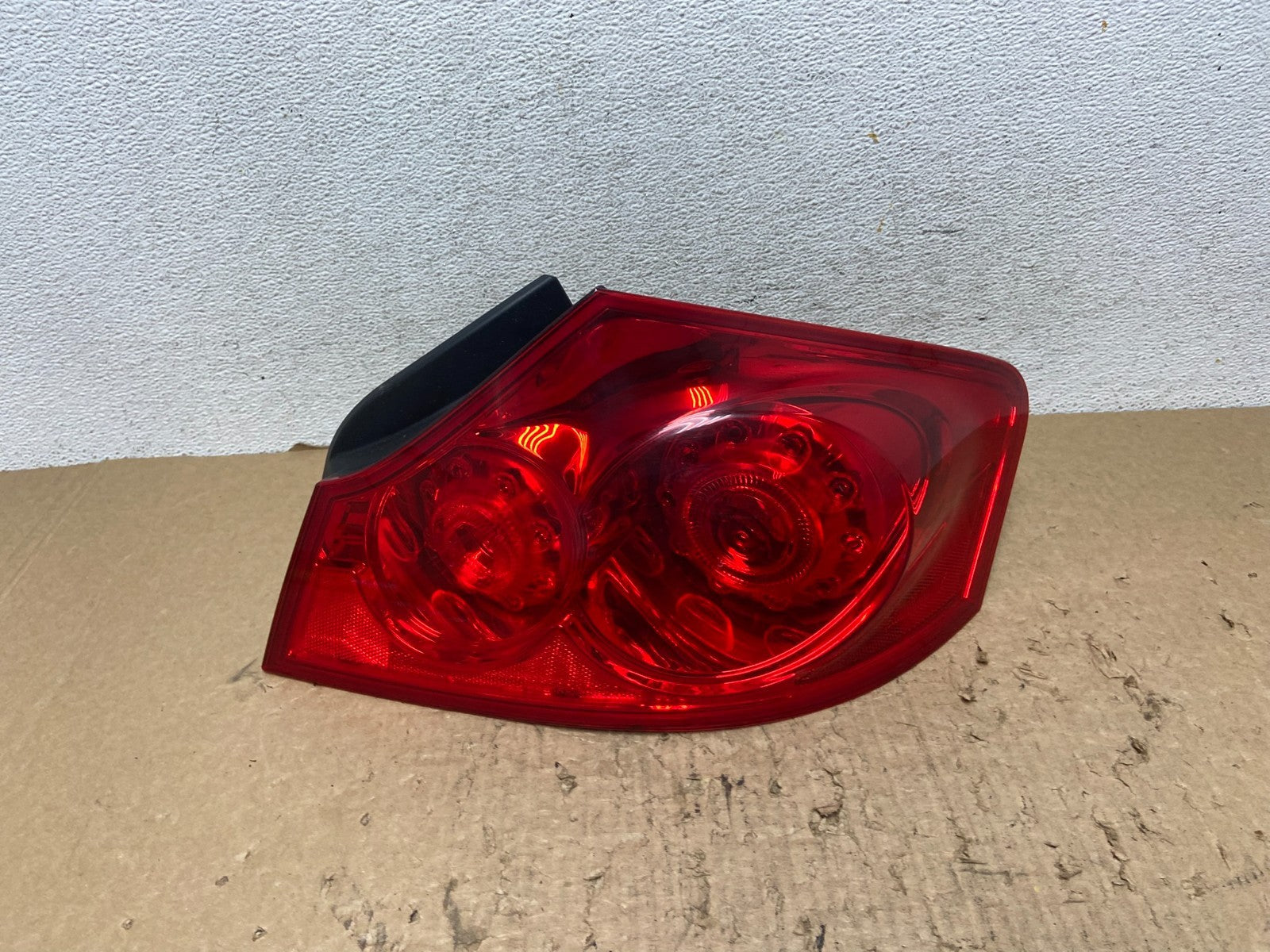 2007 to 2013 Infiniti G35 G37 Sedan Right Passenger Rh Tail Light AF8437 DW0