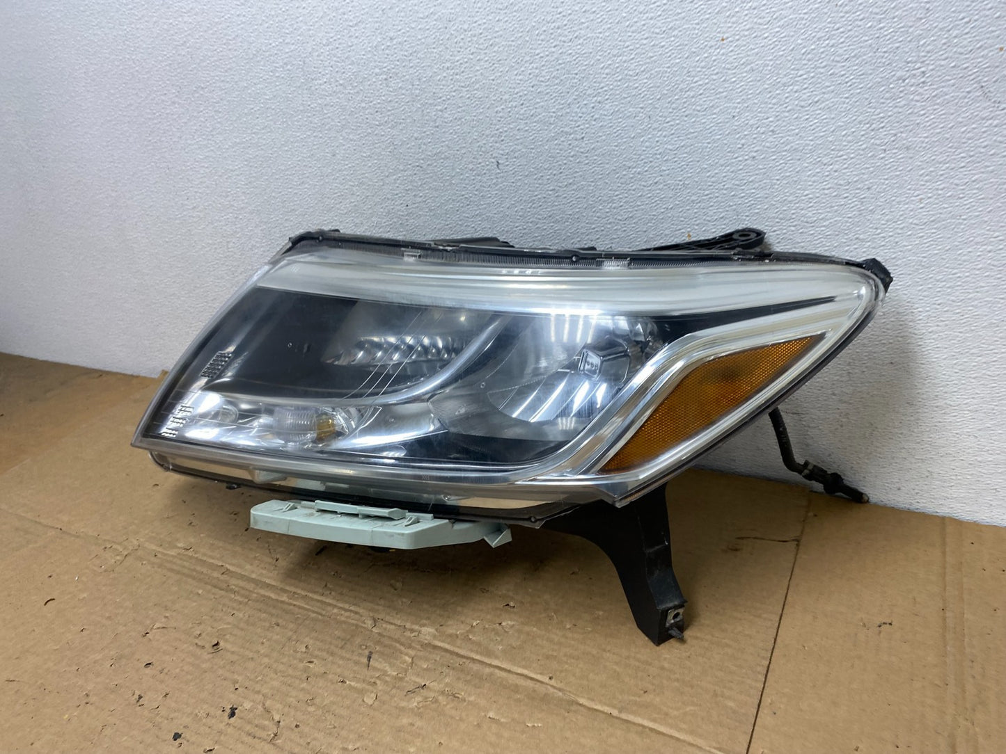 2013 to 2016 Nissan Pathfinder Left Driver LH Side Headlight Halogen AD4052 DW1