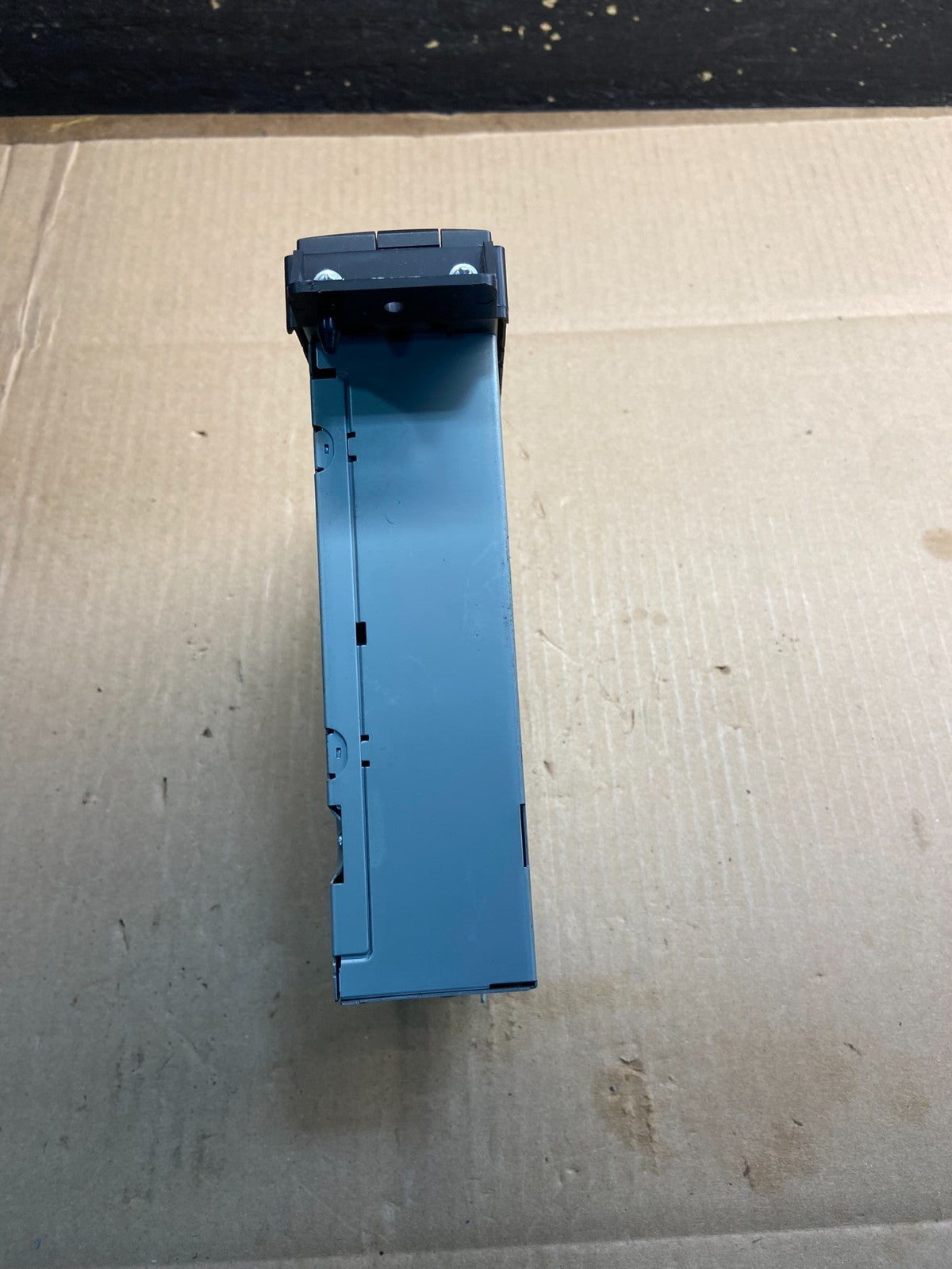 2008 to 2012 Chrysler Town Country DVD Player Receiver OEM Y7565 DG2